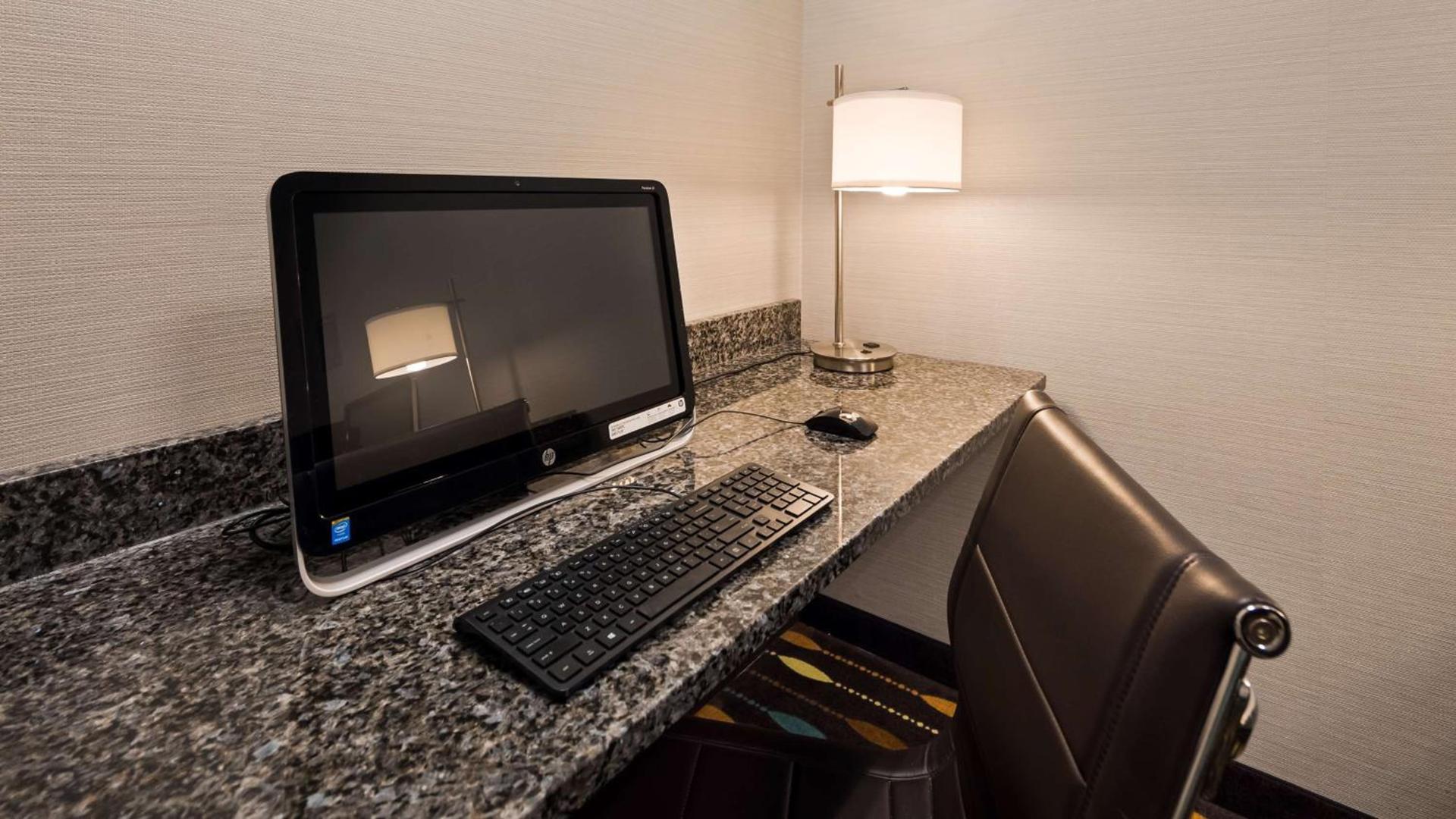 Best Western Plus Boardman Inn & Suites photo 4
