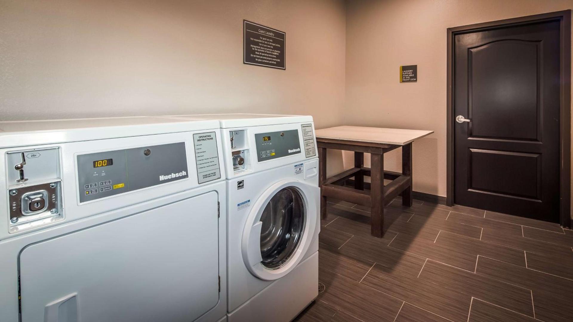 Best Western Plus Bay City Inn & Suites photo 14