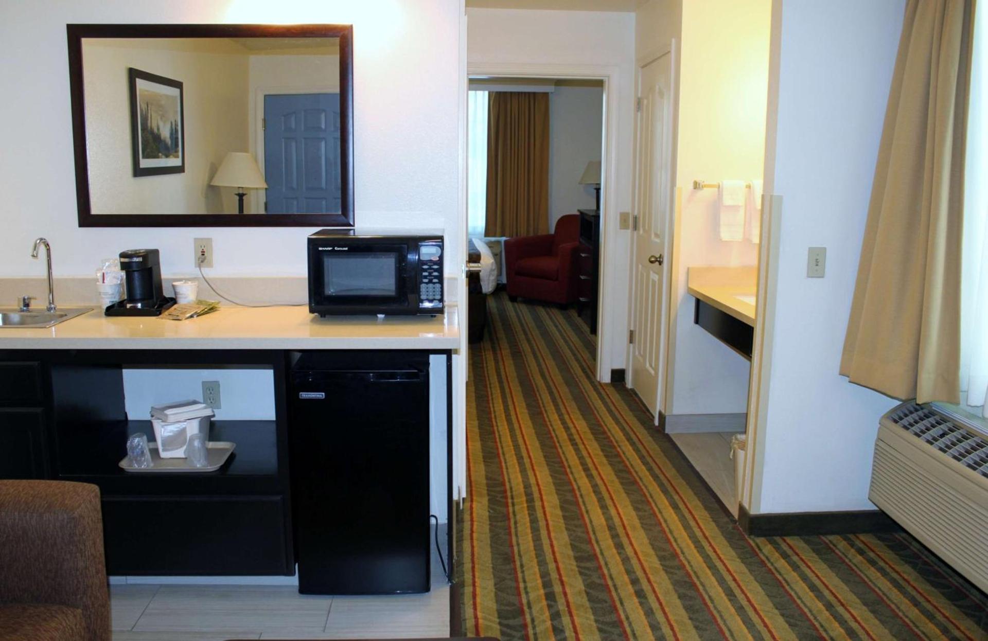 Best Western Visalia Hotel photo 37