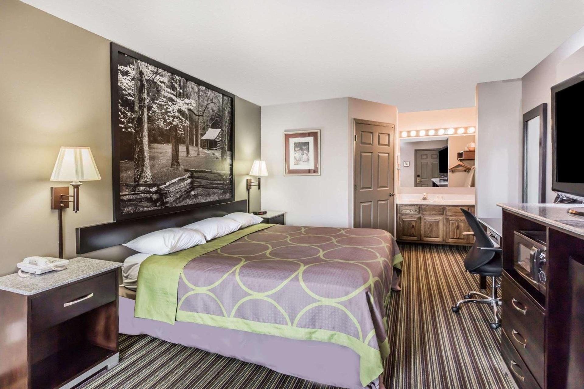 Super 8 by Wyndham Clinton photo 9