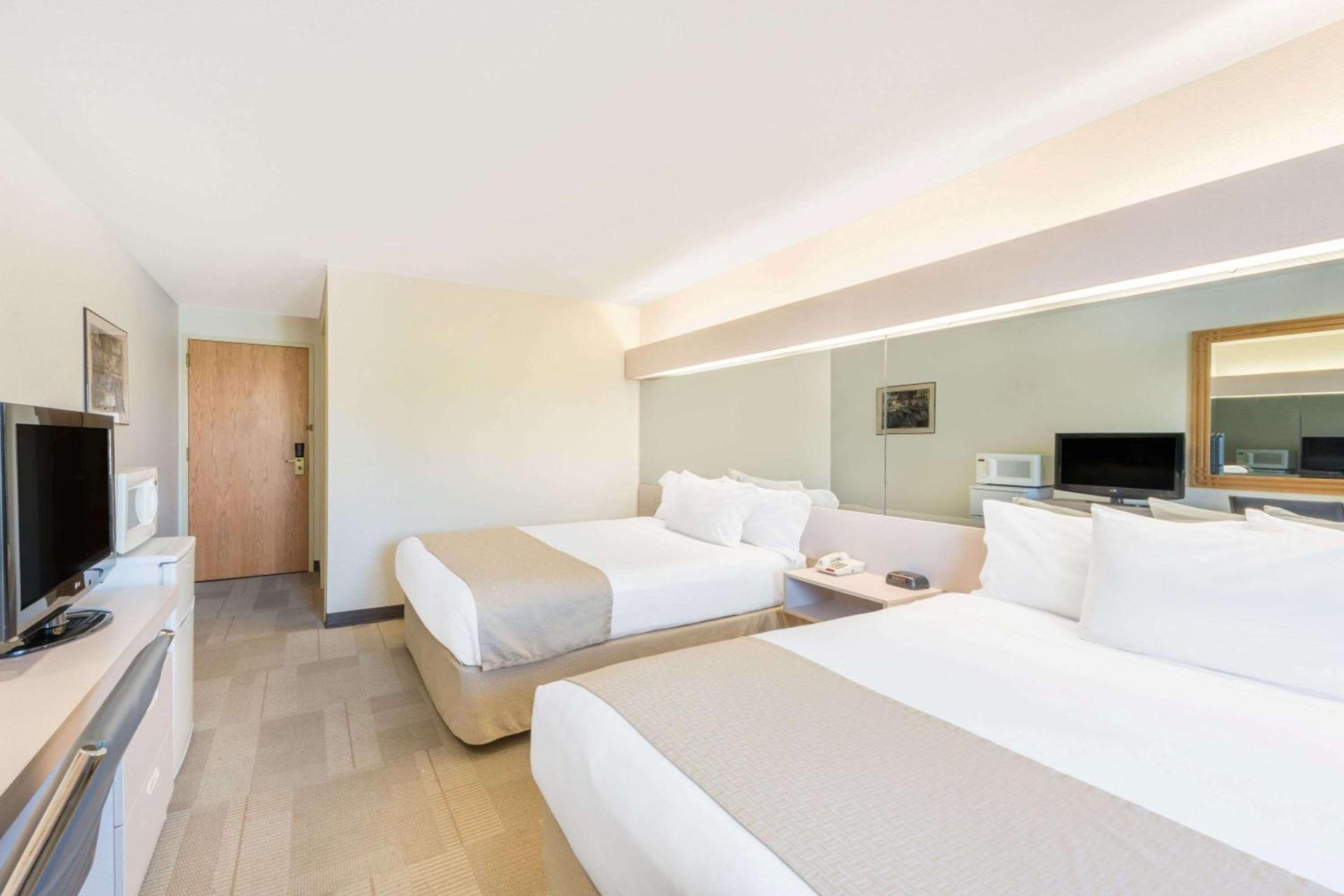 Microtel Inn & Suites by Wyndham Sainte Genevieve photo 17