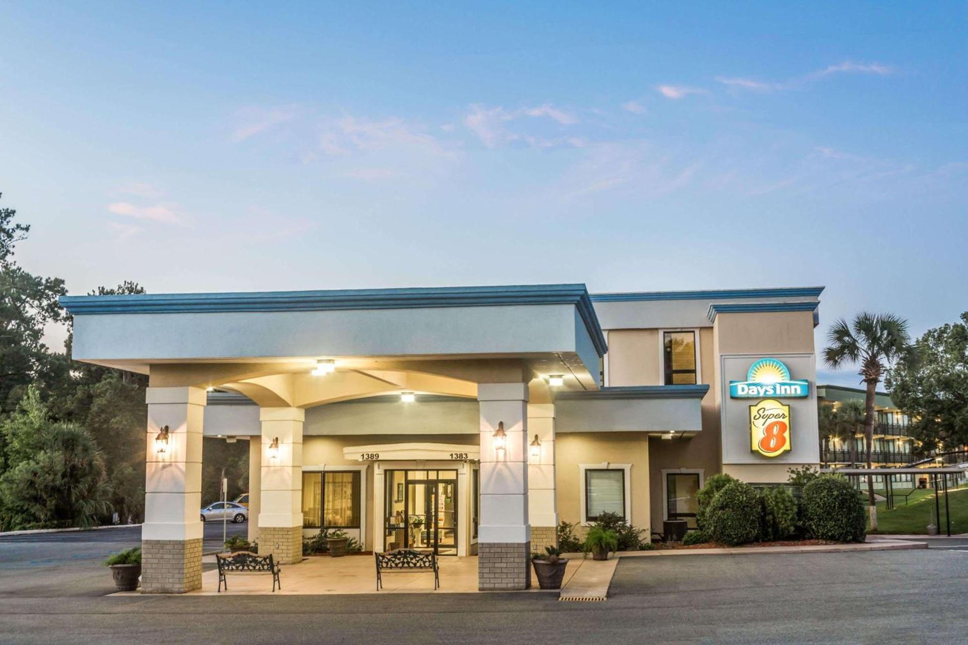 Super 8 by Wyndham Valdosta Mall — hotel in Valdosta