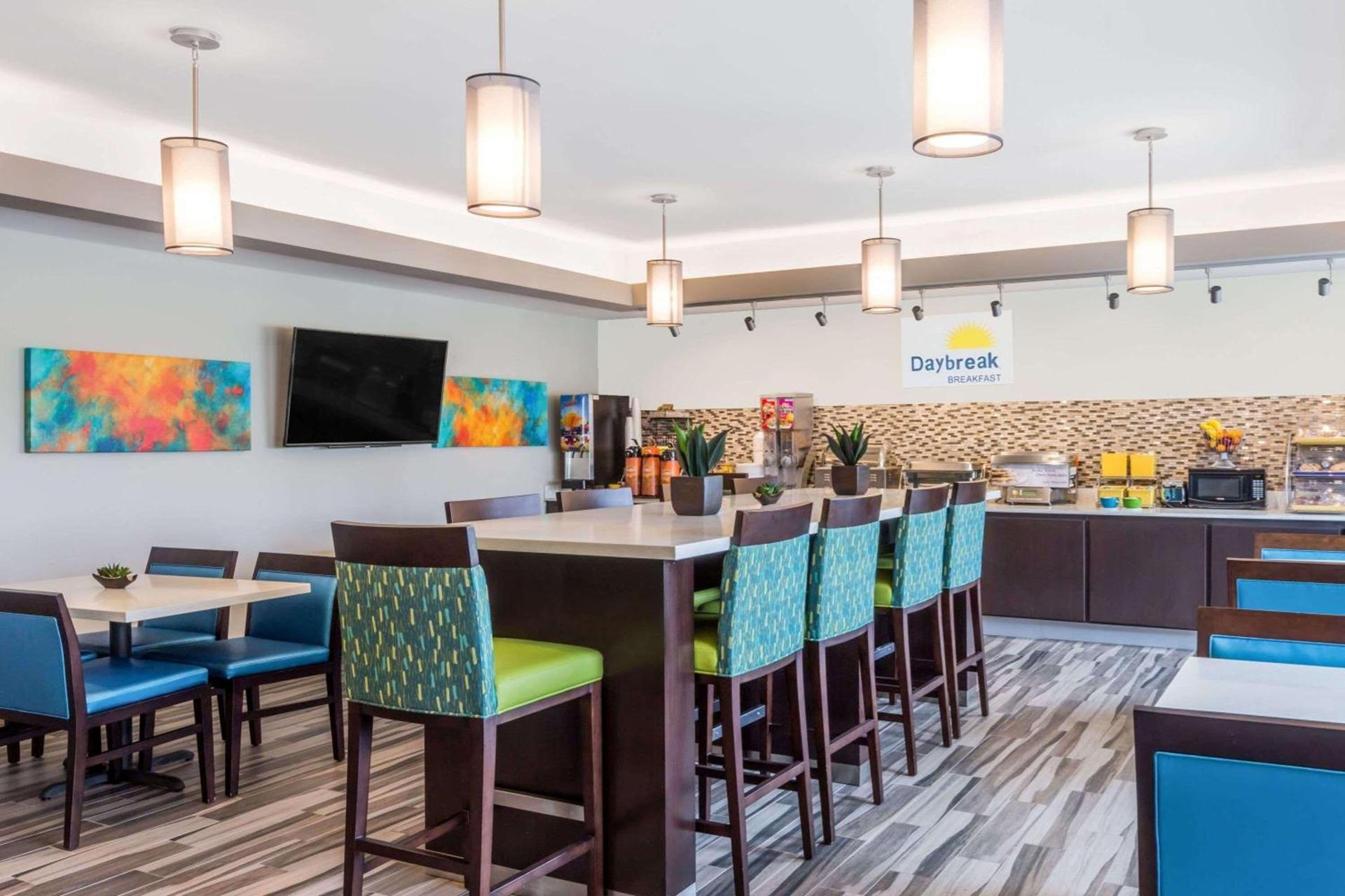 Days Inn & Suites by Wyndham Katy photo 13