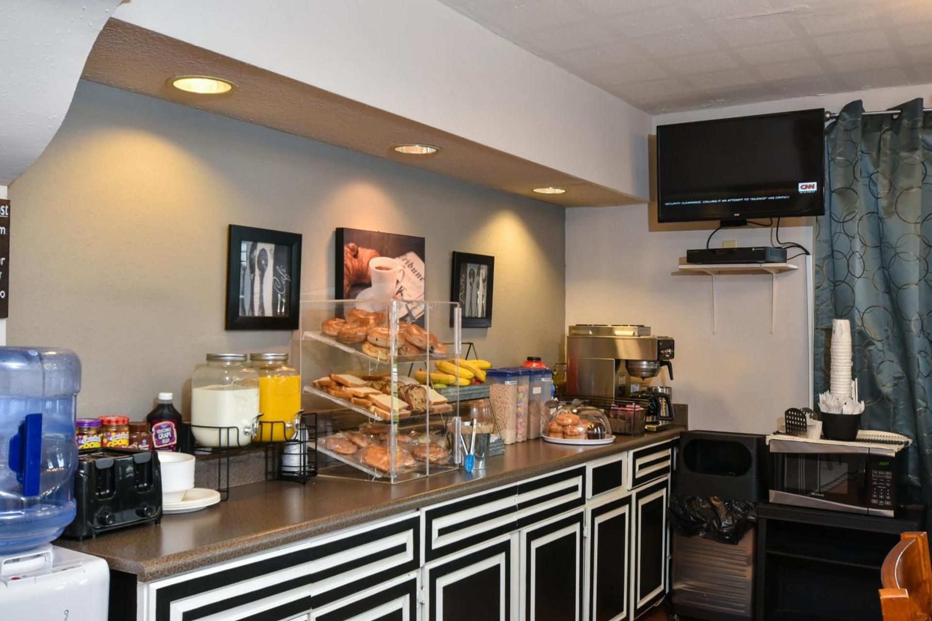 Americas Best Value Inn & Suites Williamstown photo 13