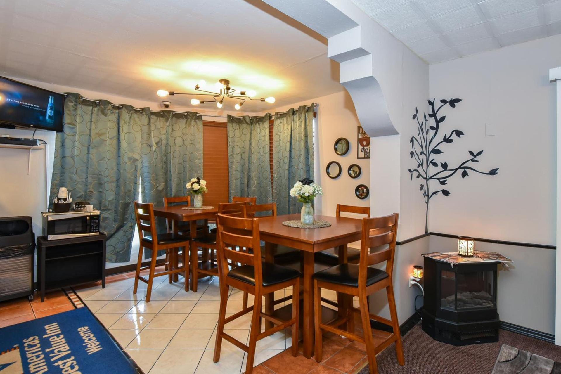 Americas Best Value Inn & Suites Williamstown photo 25