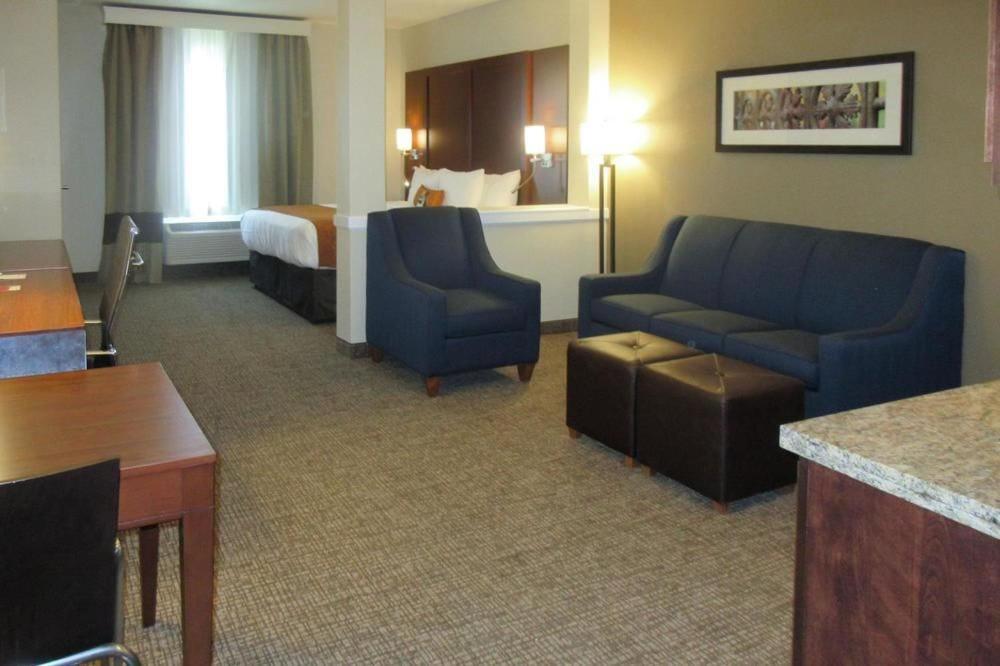 Comfort Suites Denver International Airport photo 14