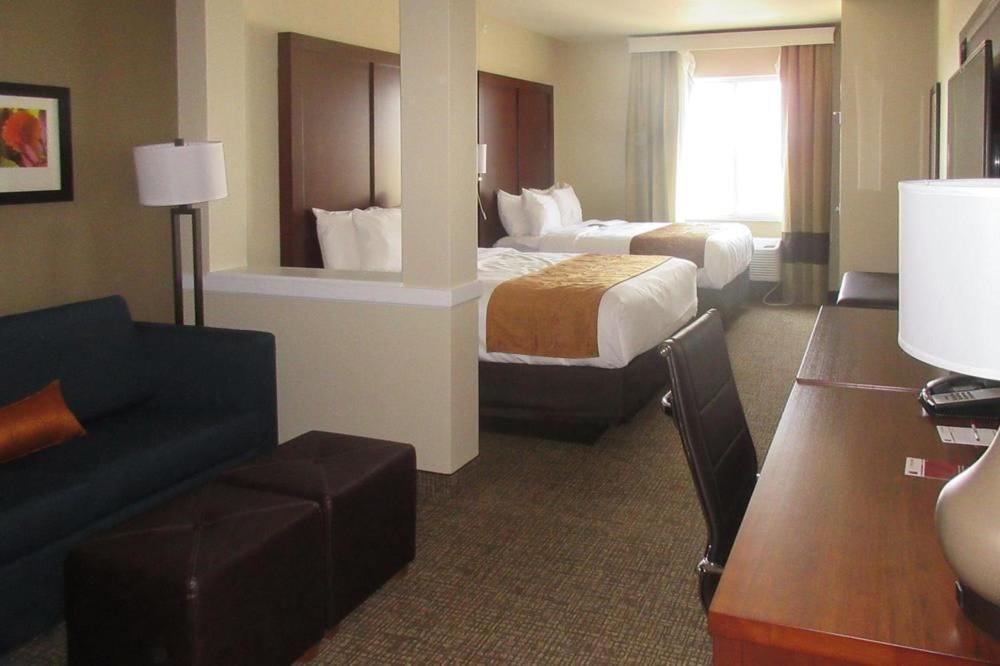 Comfort Suites Denver International Airport photo 32