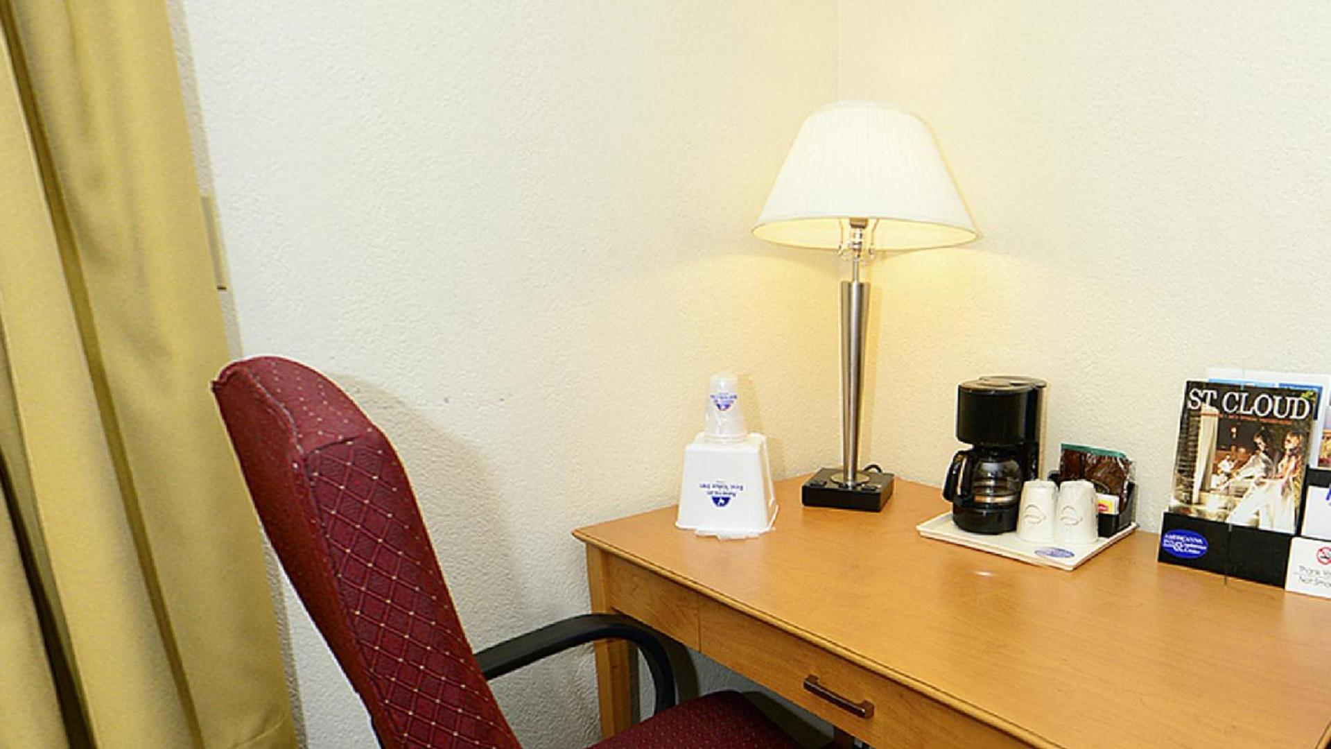 Americas Best Value Inn and Suites St. Cloud photo 5