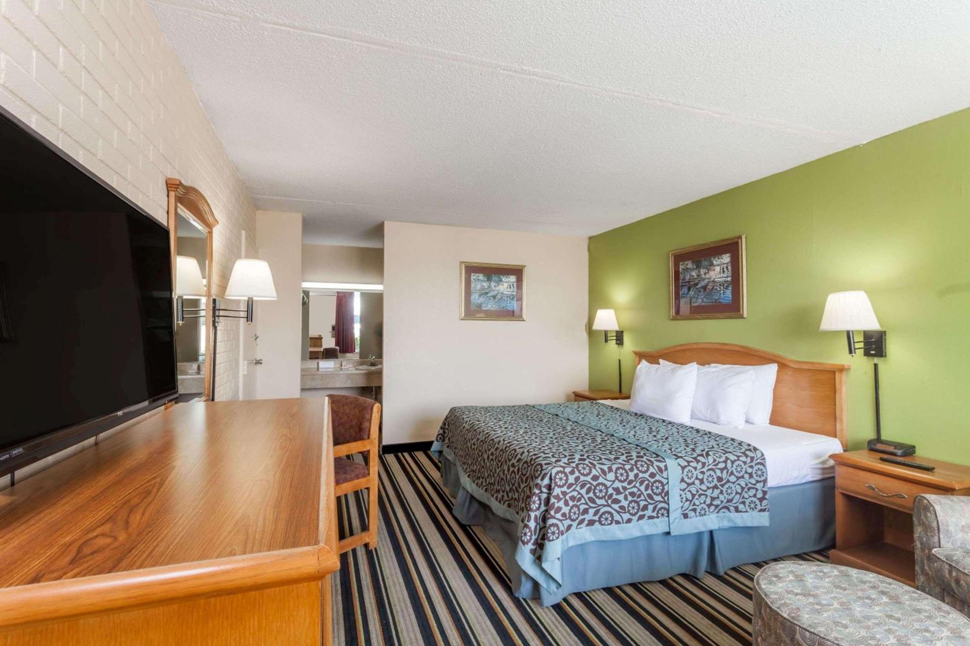 Days Inn by Wyndham Jackson photo 10