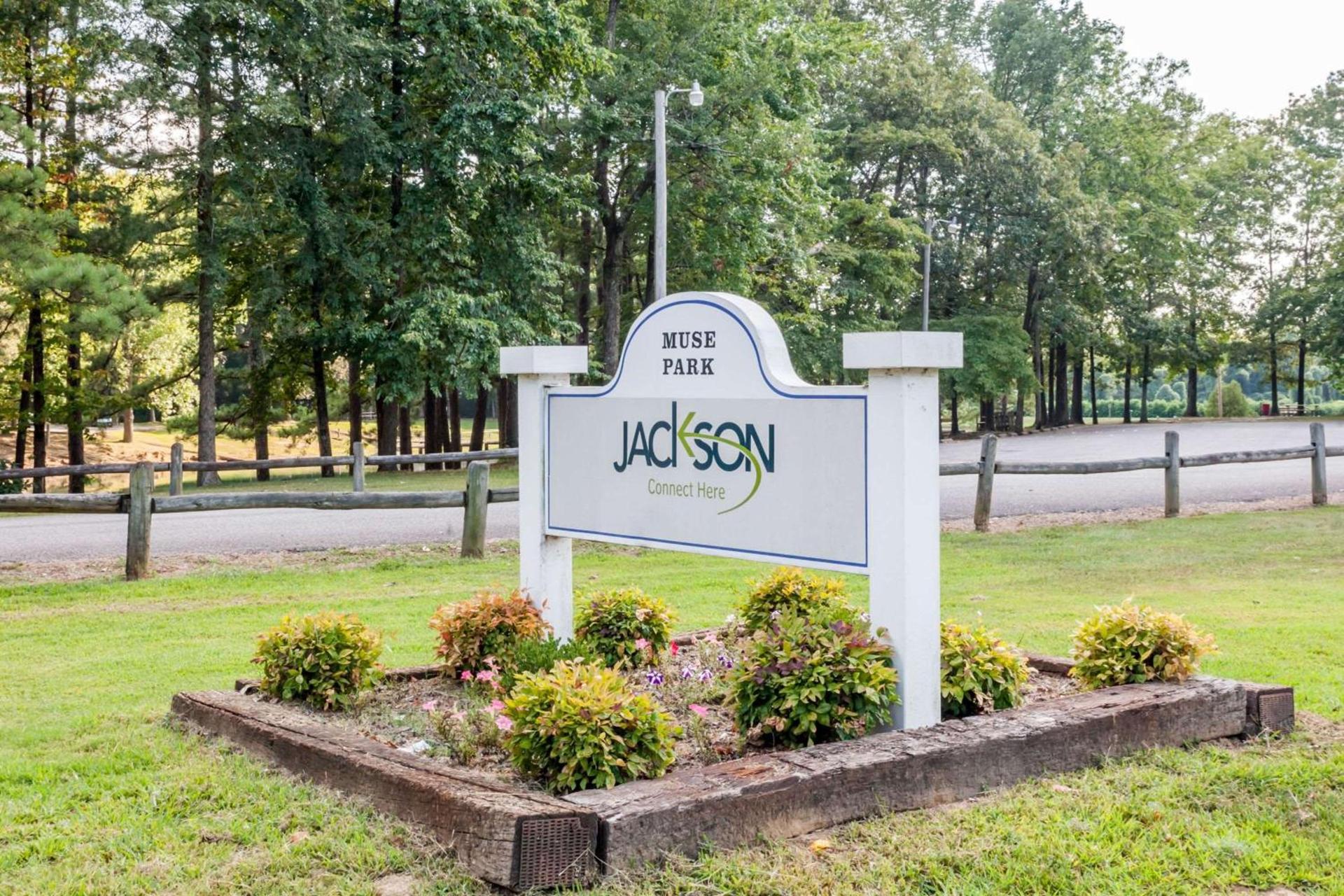 Days Inn by Wyndham Jackson photo 13