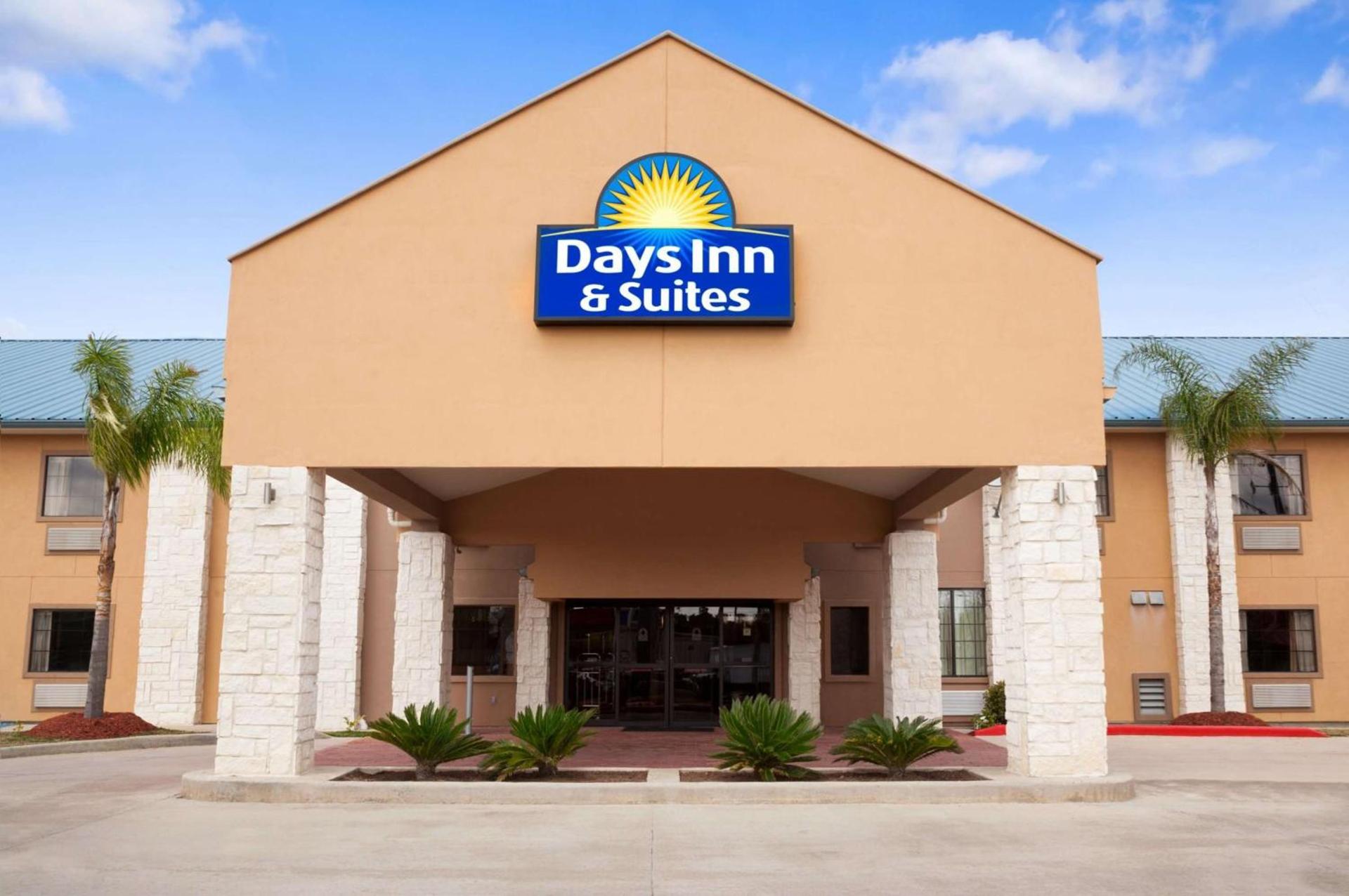 Days Inn & Suites by Wyndham Conroe North — hotel in Conroe