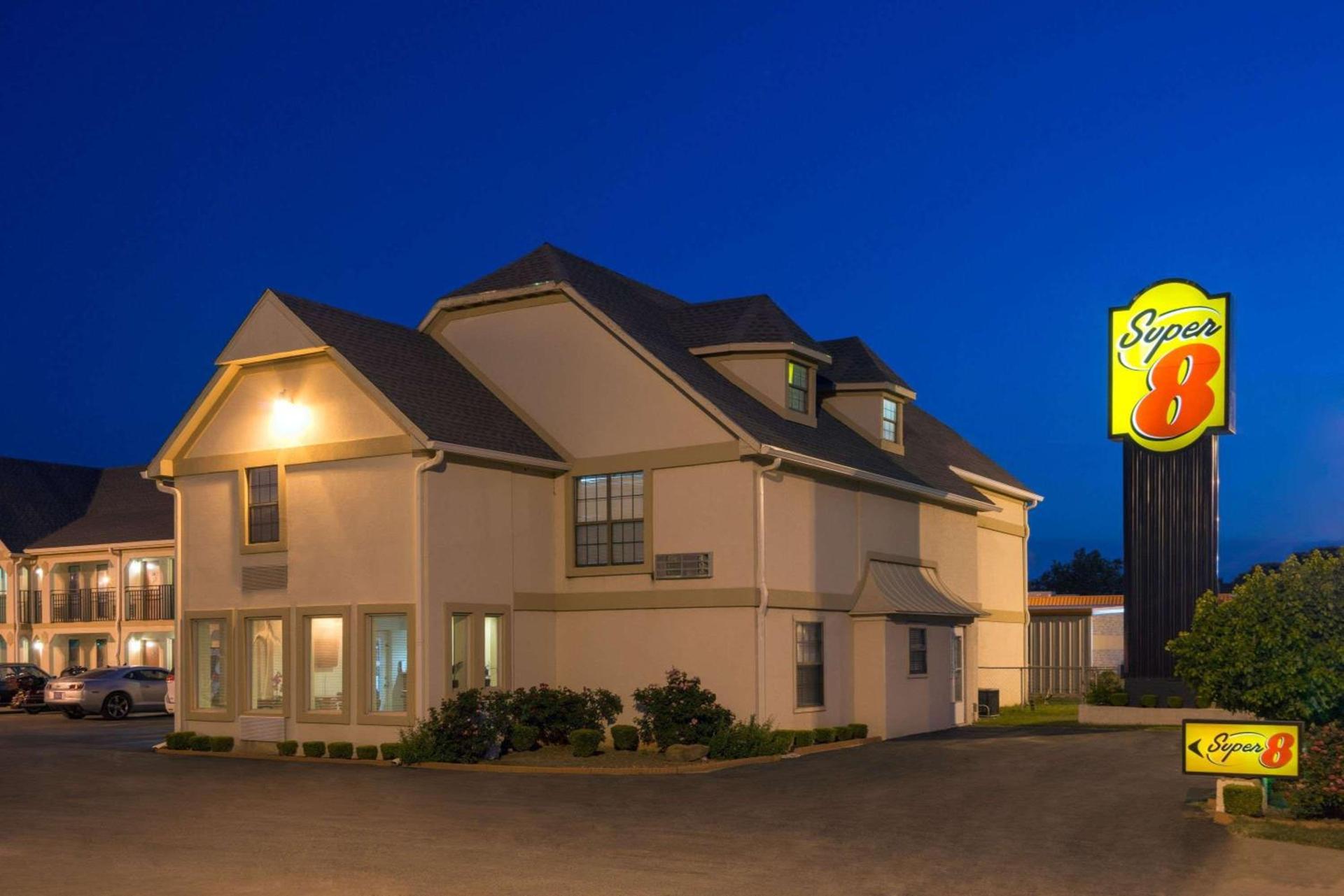 Super 8 by Wyndham Enid photo 2
