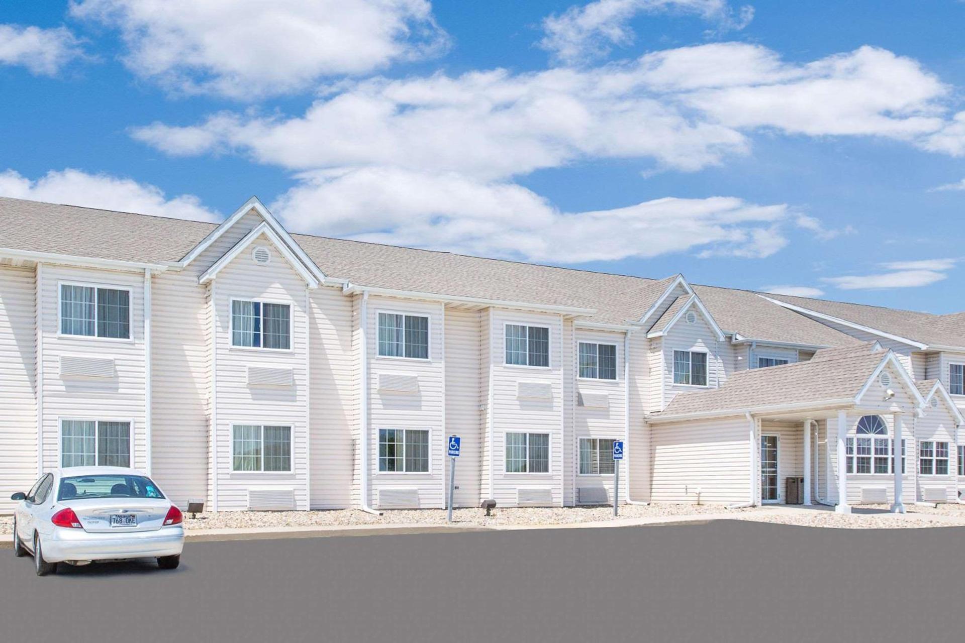 Microtel Inn & Suites by Wyndham Colfax photo 1