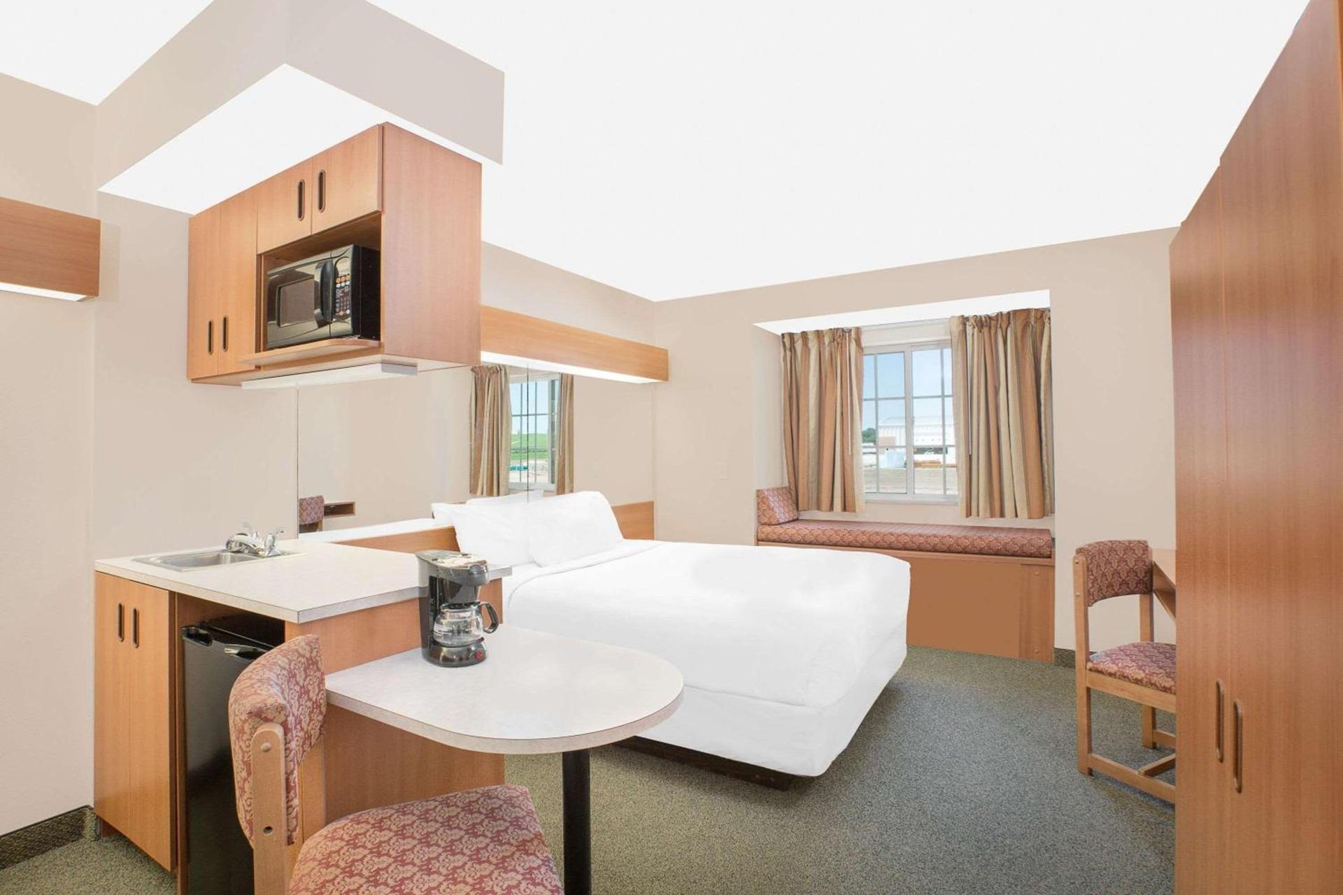 Microtel Inn & Suites by Wyndham Colfax photo 29