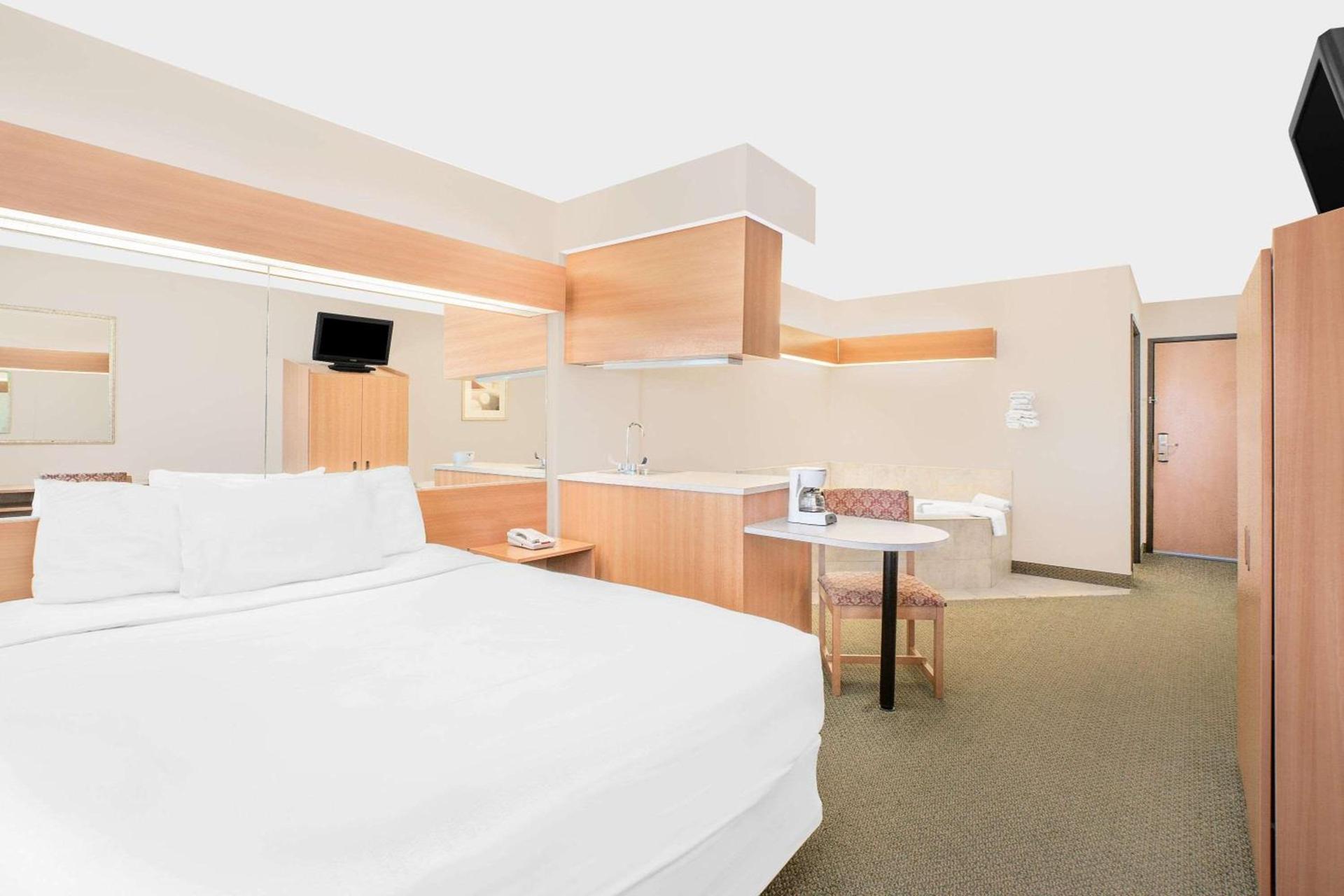 Microtel Inn & Suites by Wyndham Colfax photo 28