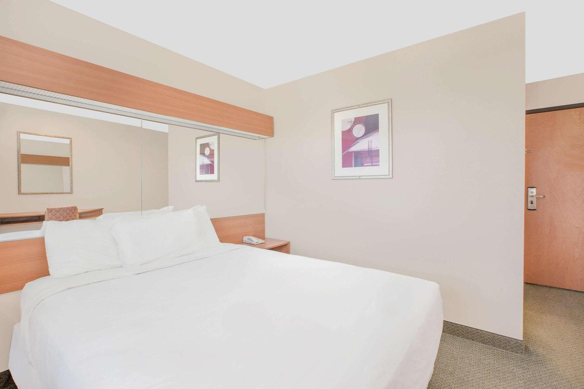 Microtel Inn & Suites by Wyndham Colfax photo 26