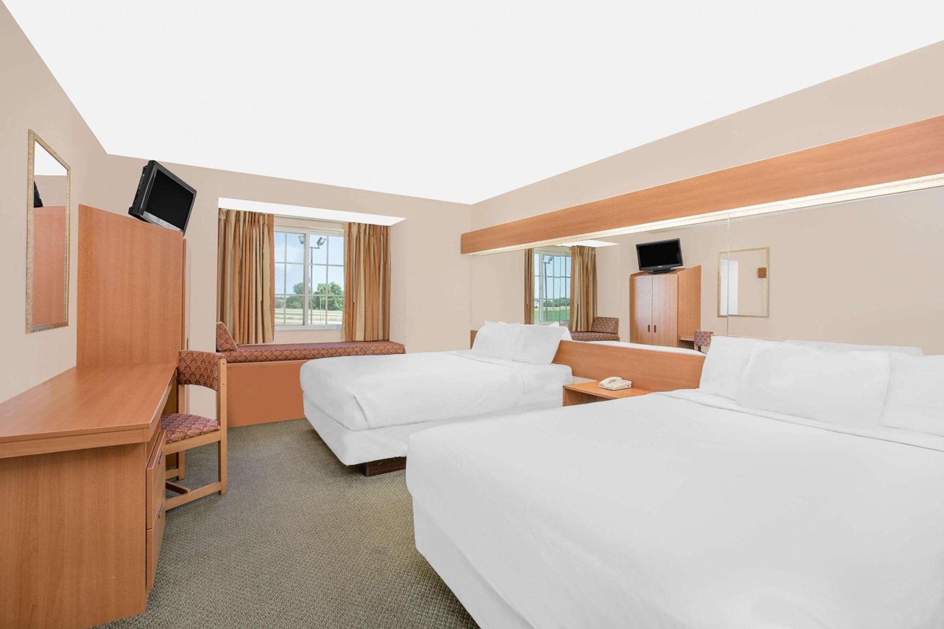 Microtel Inn & Suites by Wyndham Colfax photo 21