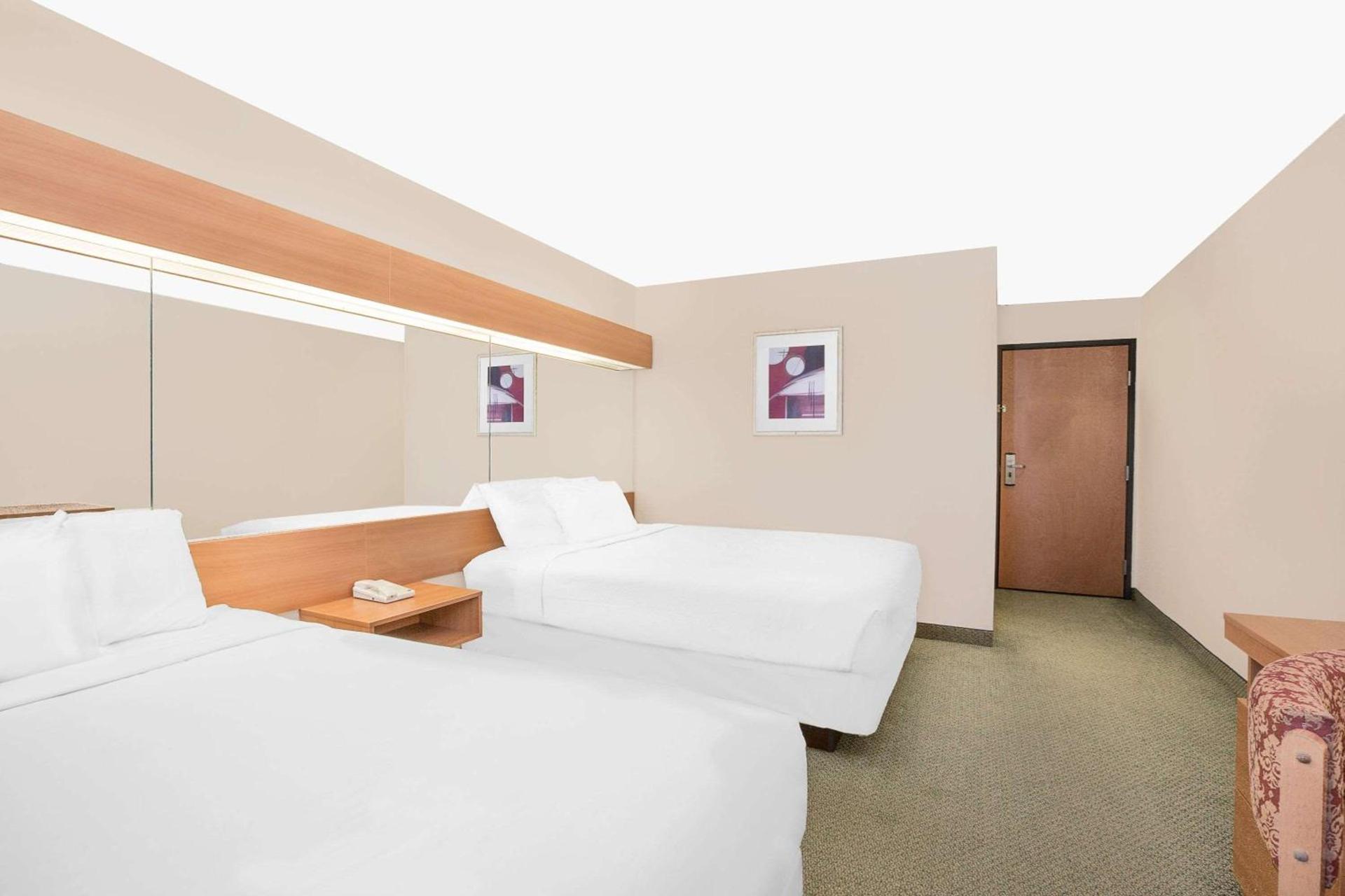 Microtel Inn & Suites by Wyndham Colfax photo 19