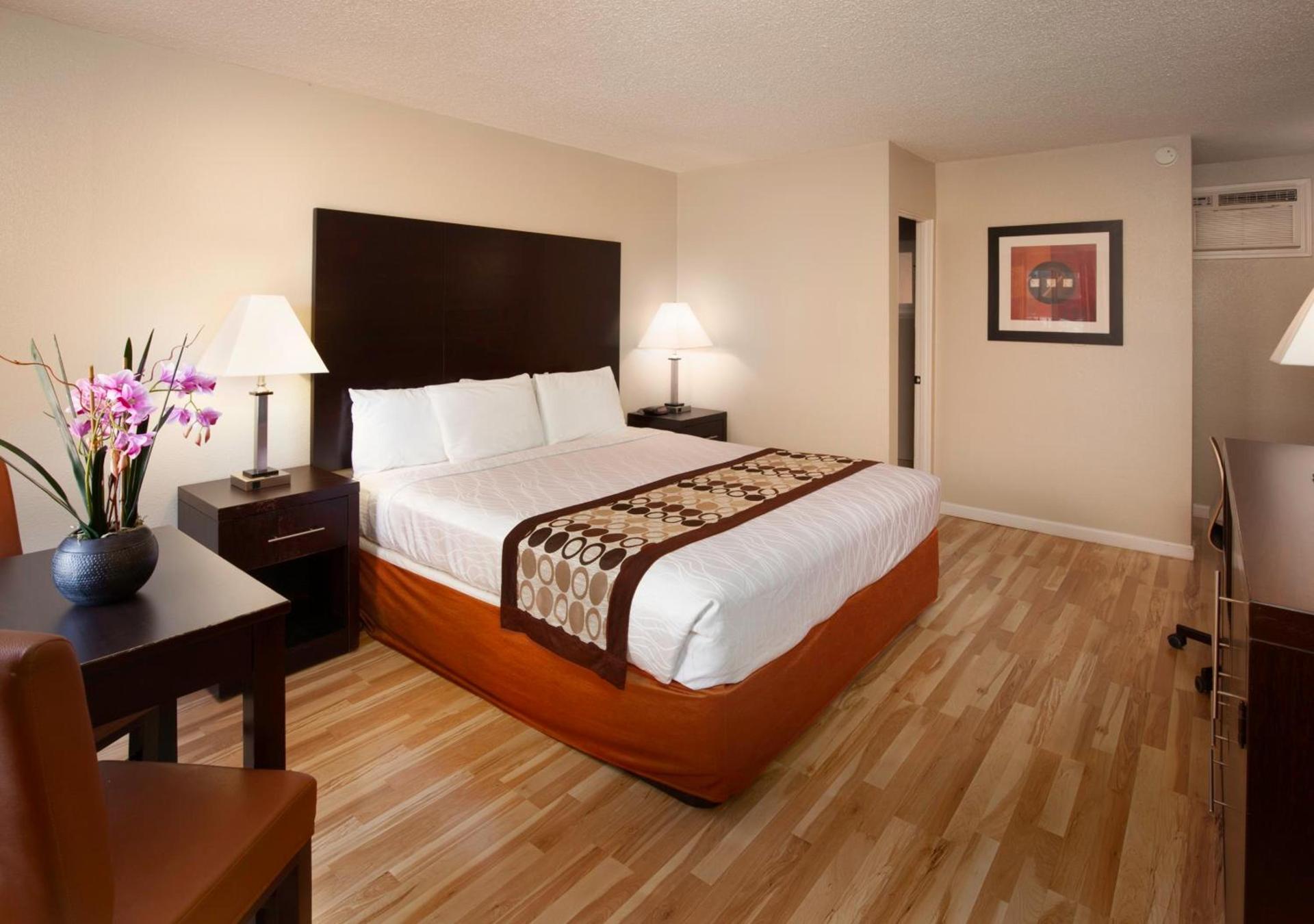 Thunderbird Lodge photo 18