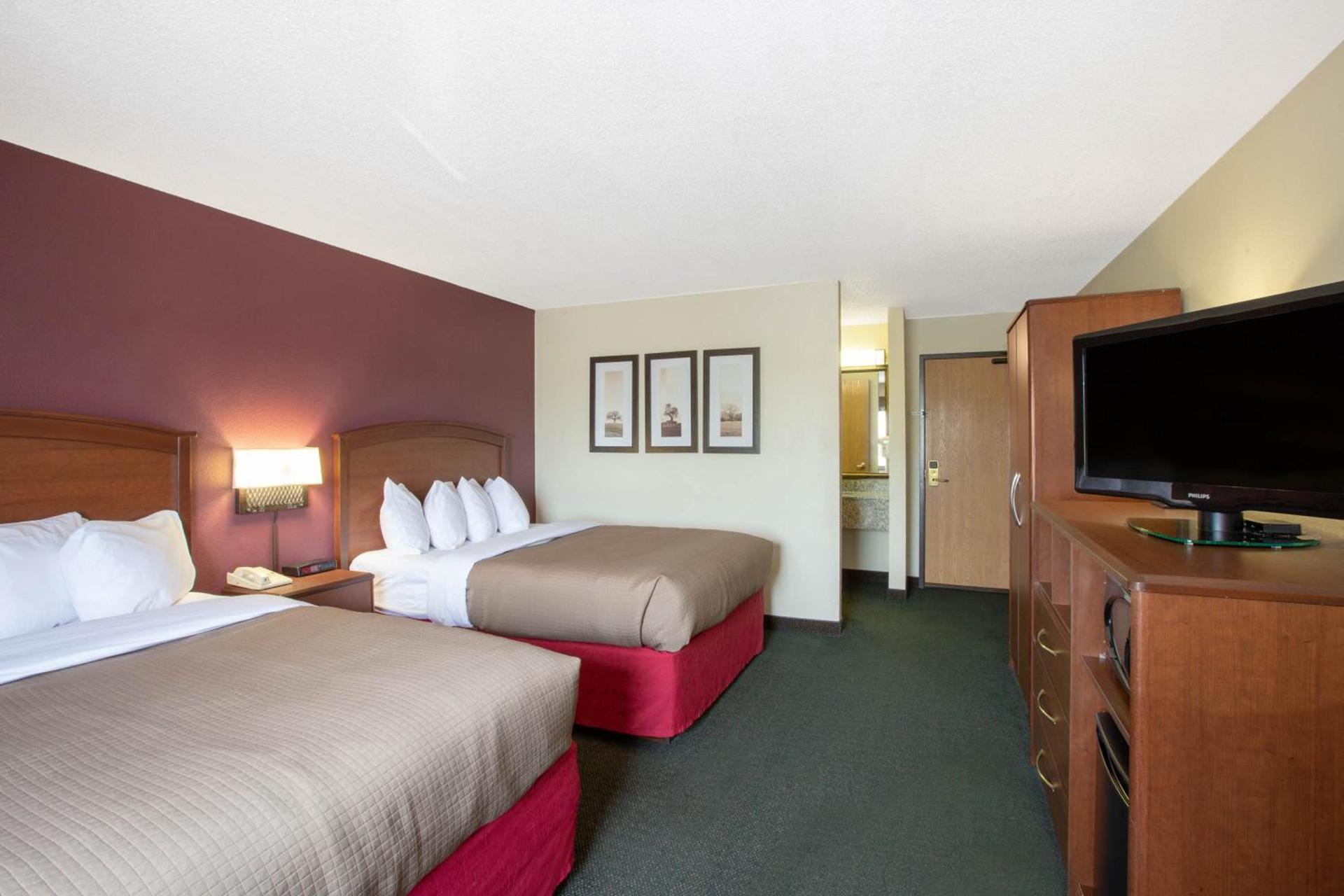 AmericInn by Wyndham Kearney photo 10