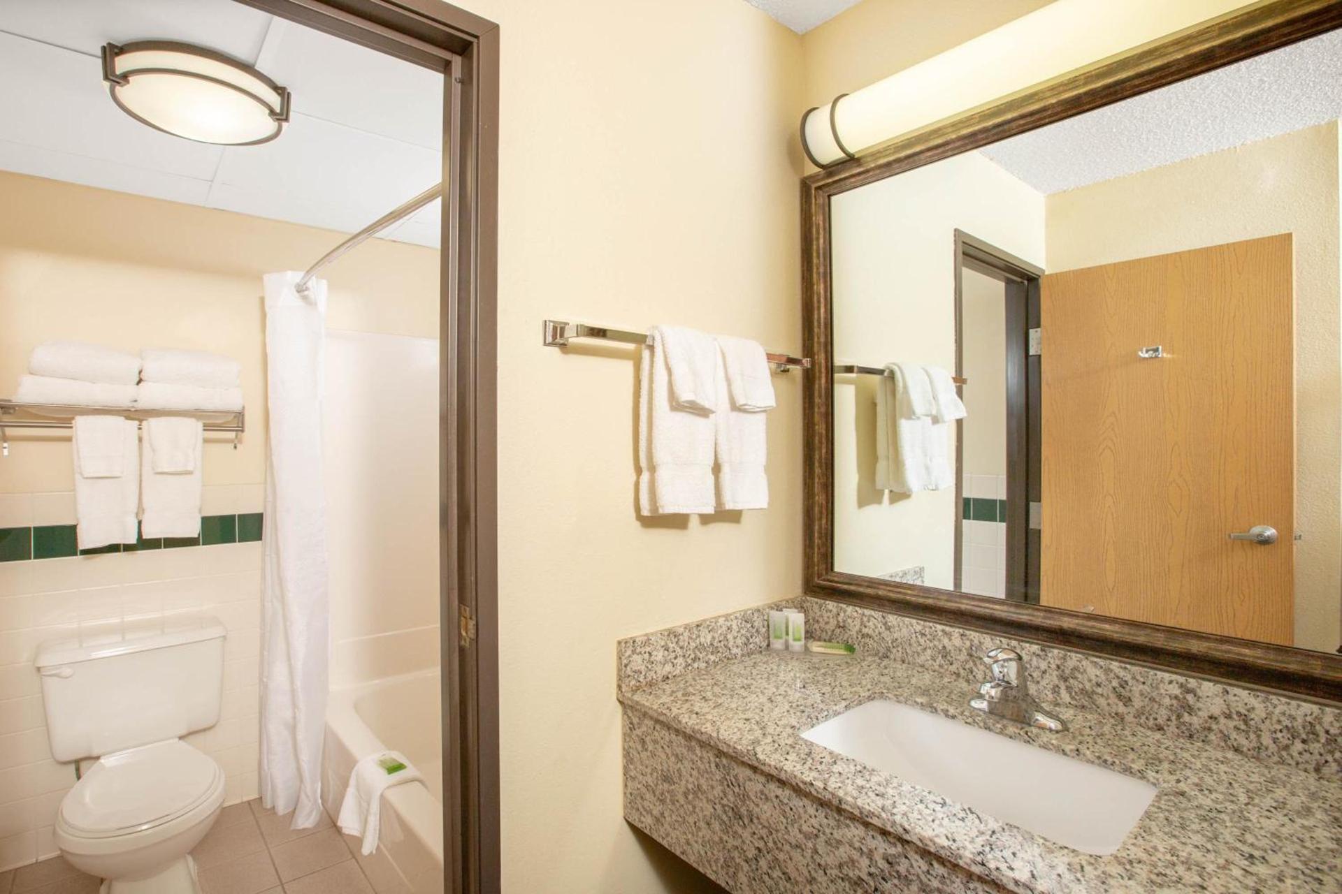 AmericInn by Wyndham Kearney photo 12
