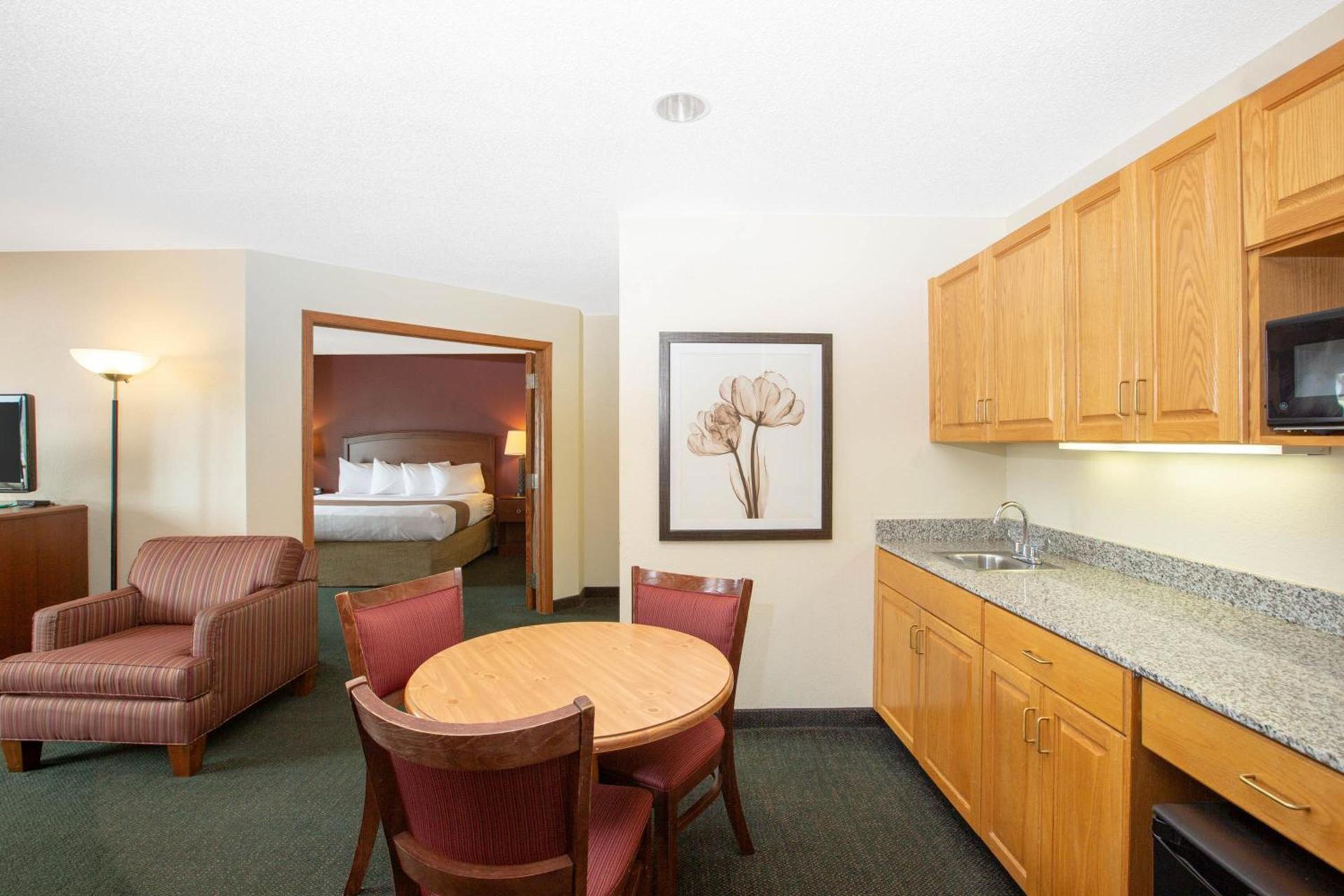 AmericInn by Wyndham Kearney photo 17