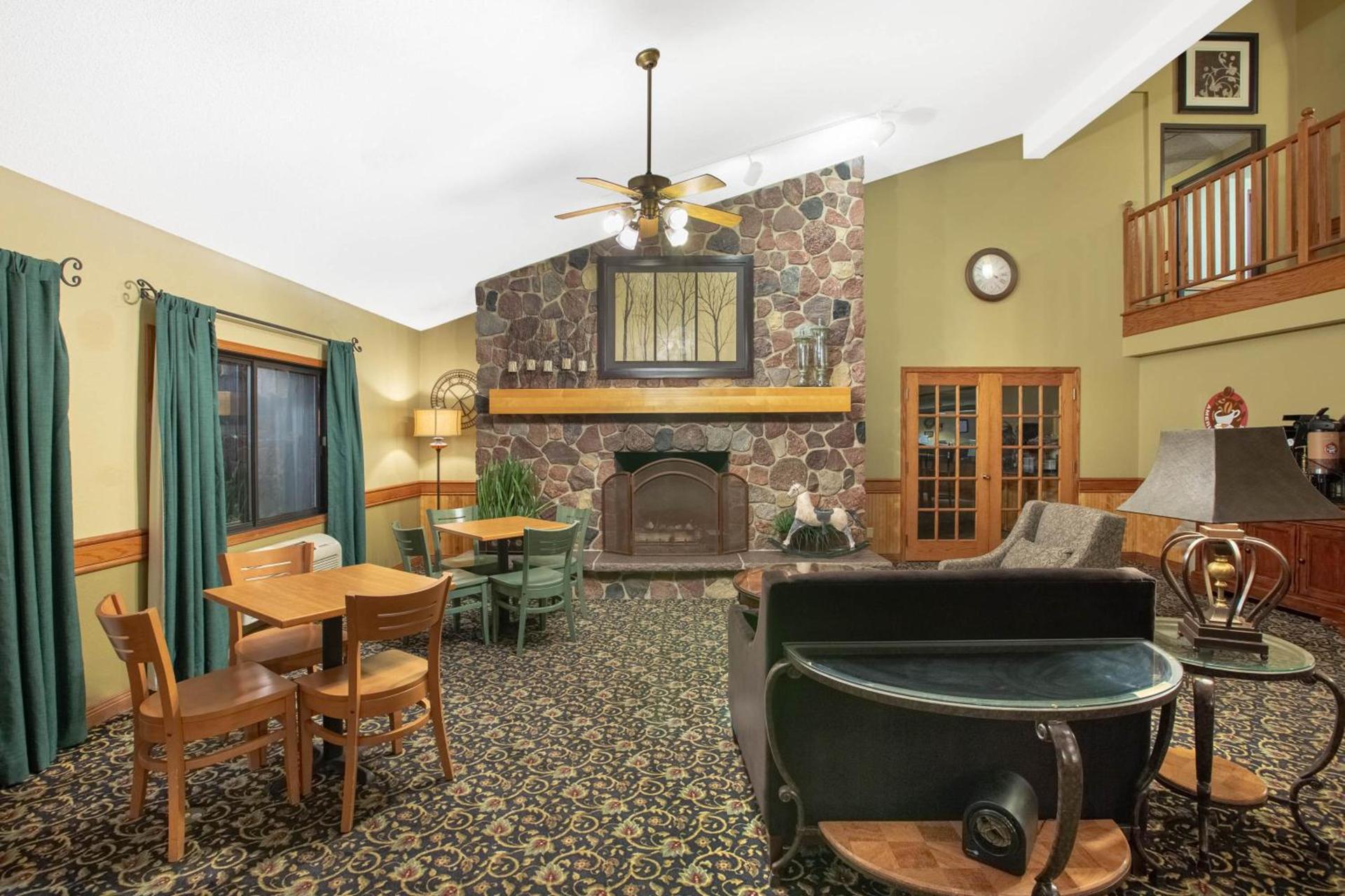 AmericInn by Wyndham Kearney photo 4