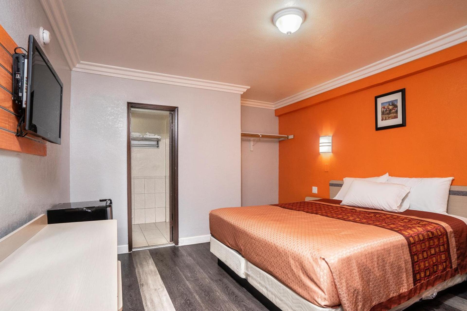 Value Inn Hollywood photo 25