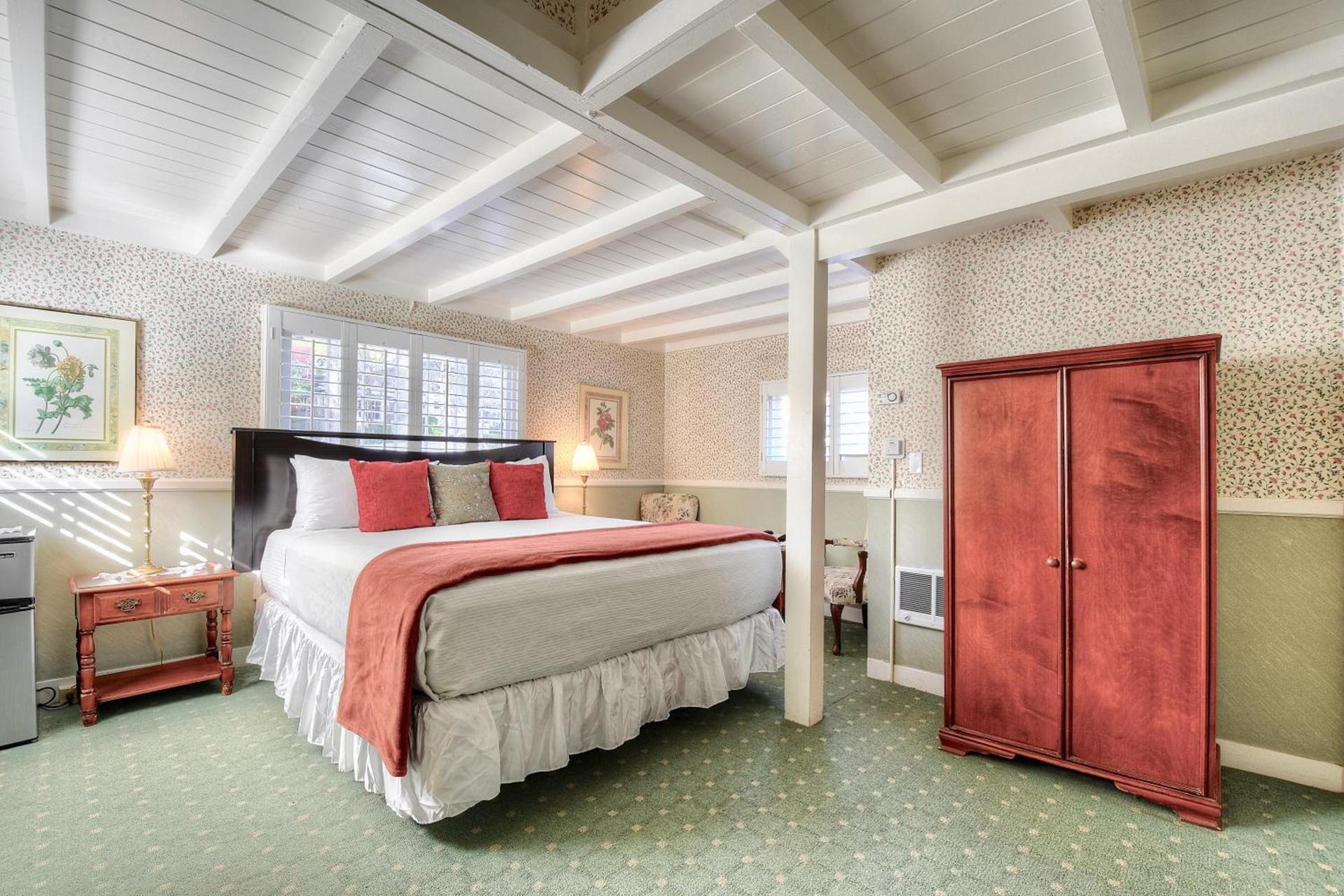 Carmel Green Lantern Inn photo 9