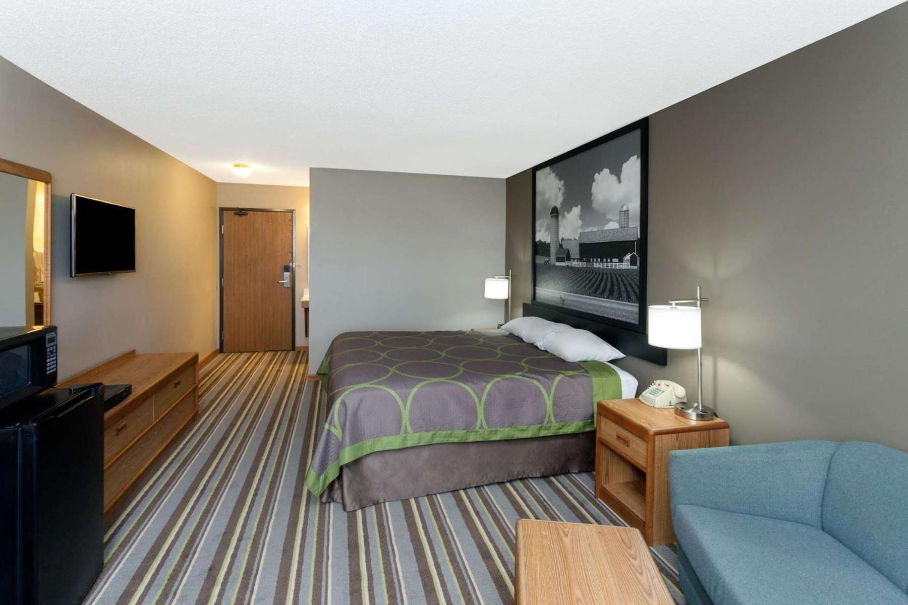 Super 8 by Wyndham Watseka photo 37