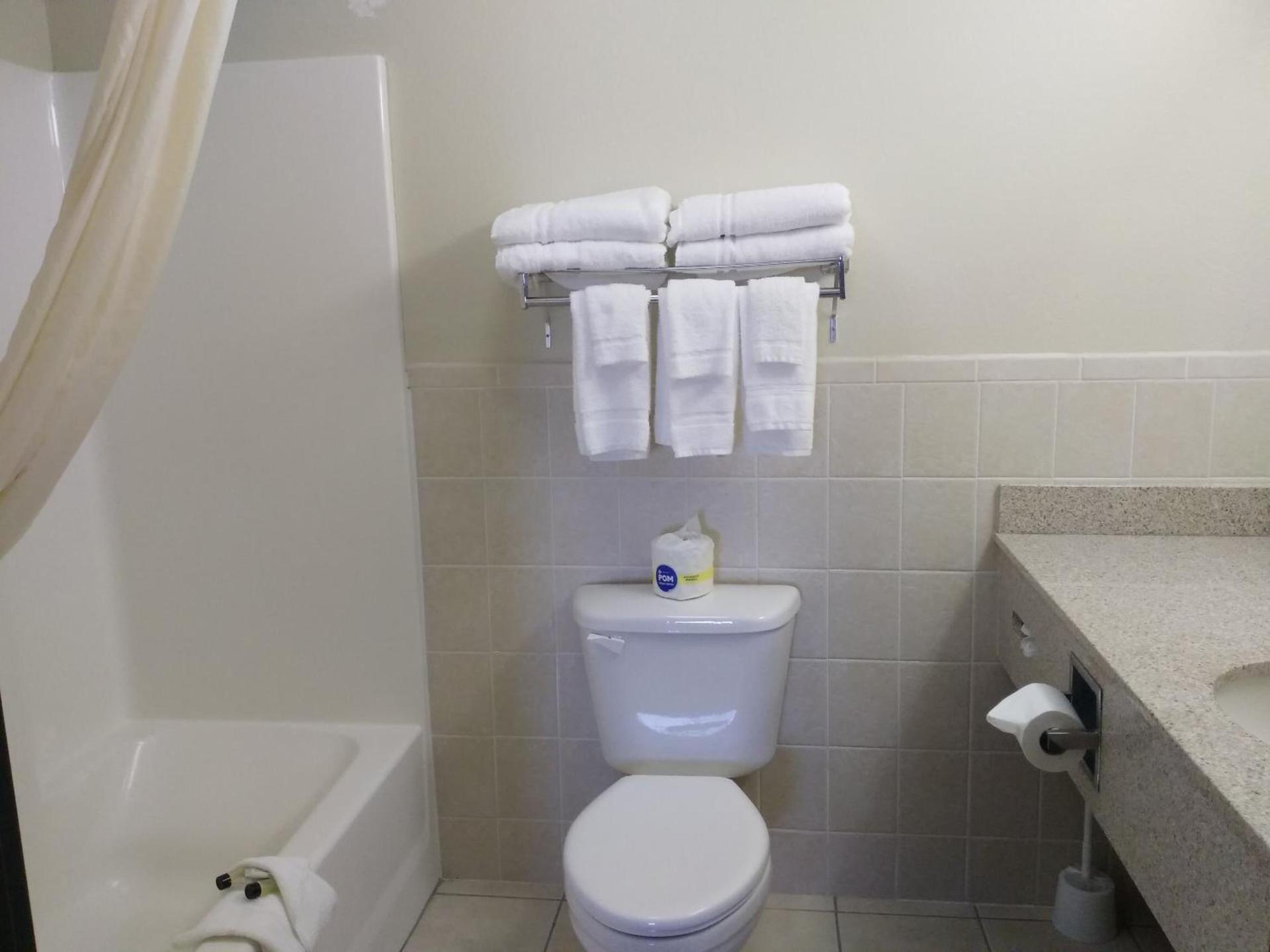 Madelia Hotel & Suites photo 10
