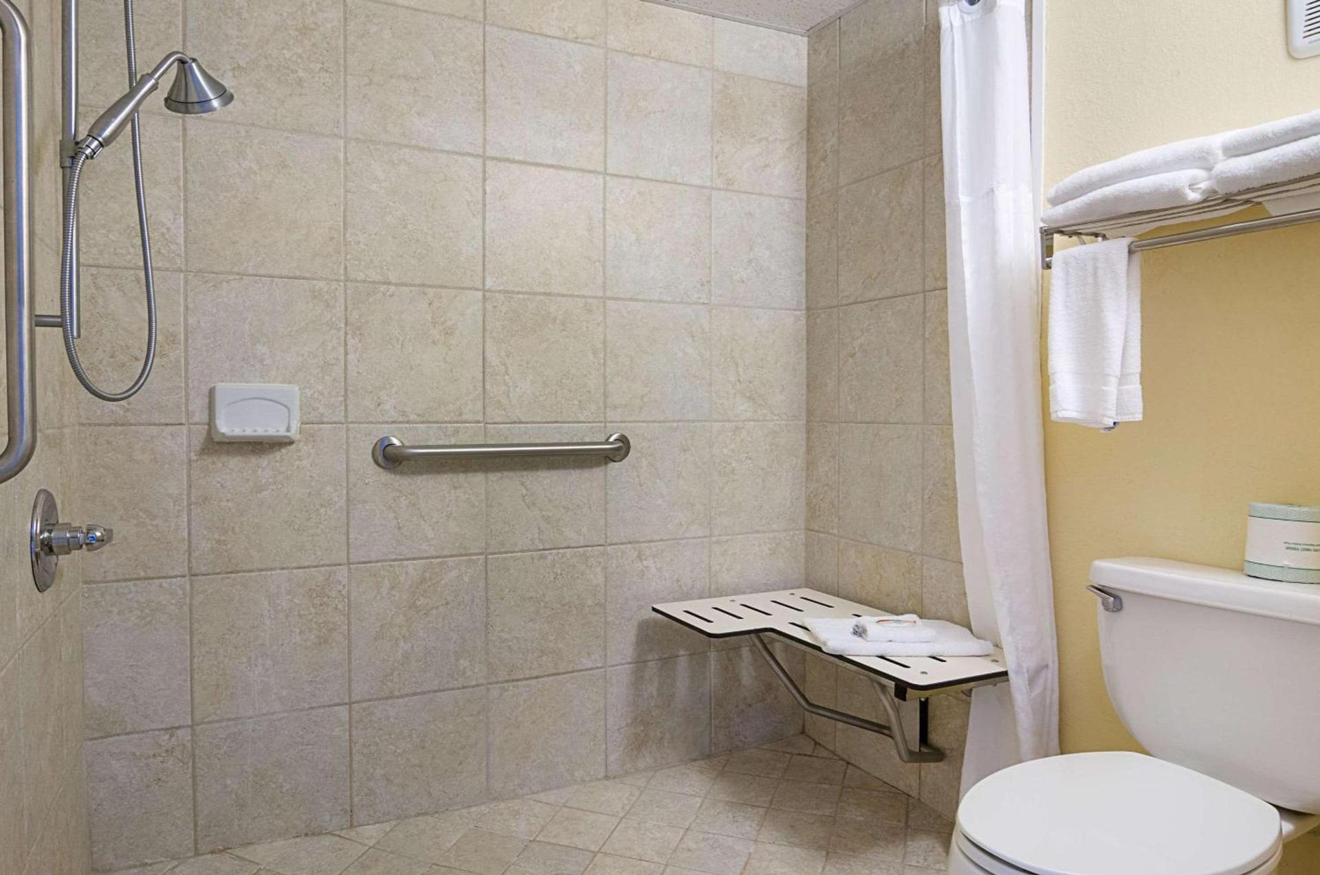Quality Inn Calhoun North I-75 photo 6