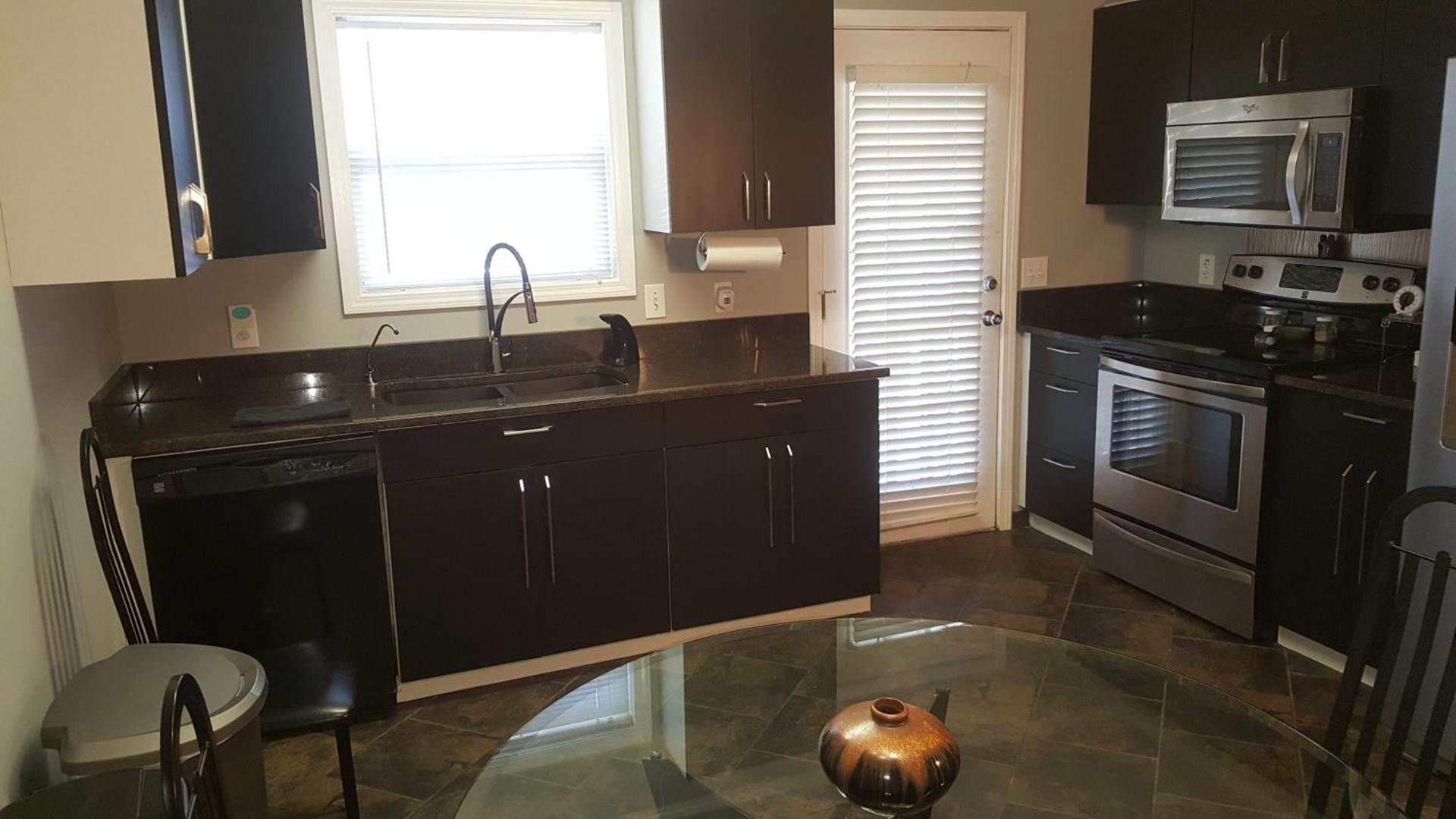 Contemporary Paradise w/ Private Bathroom photo 5