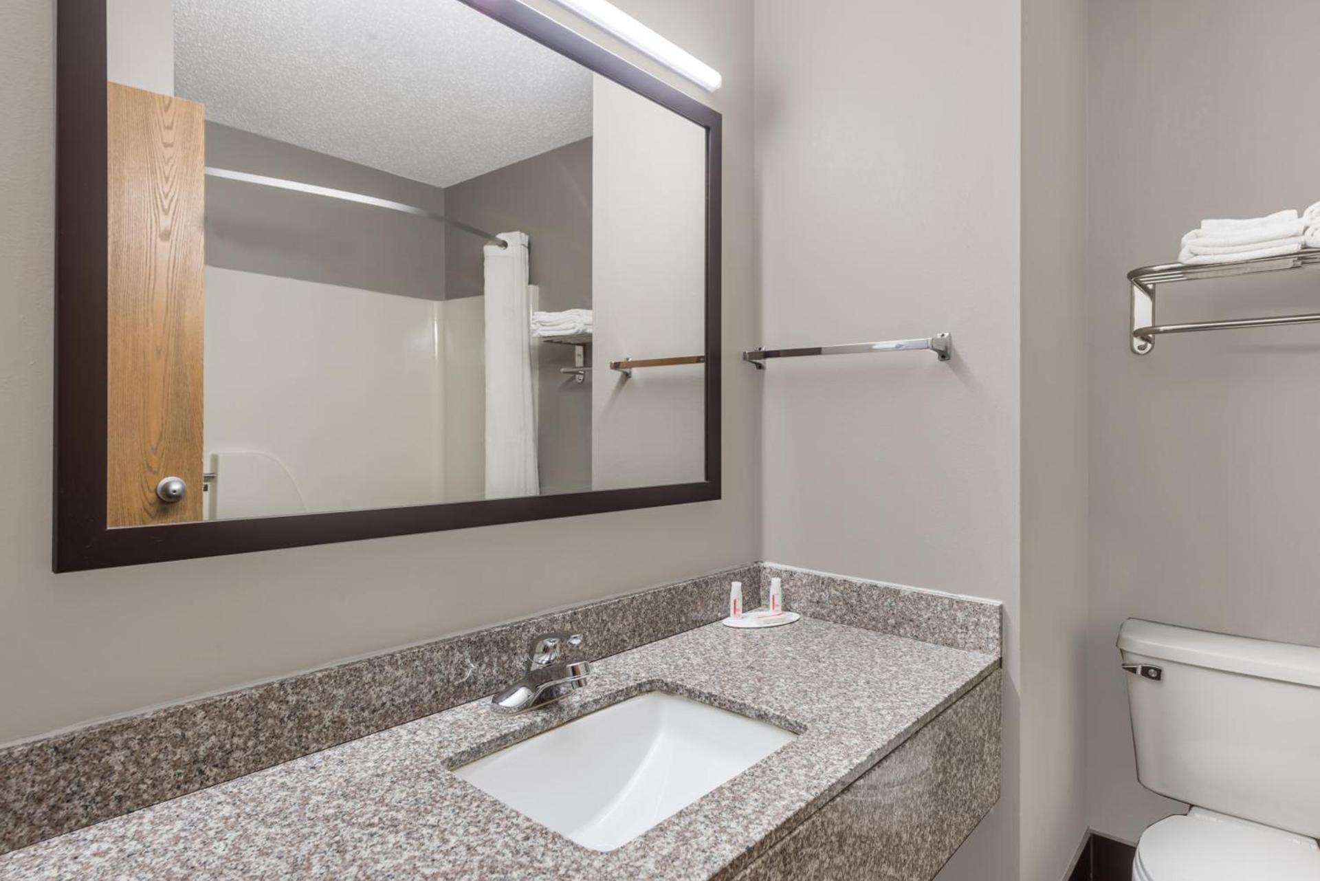 Super 8 by Wyndham West Plains photo 31
