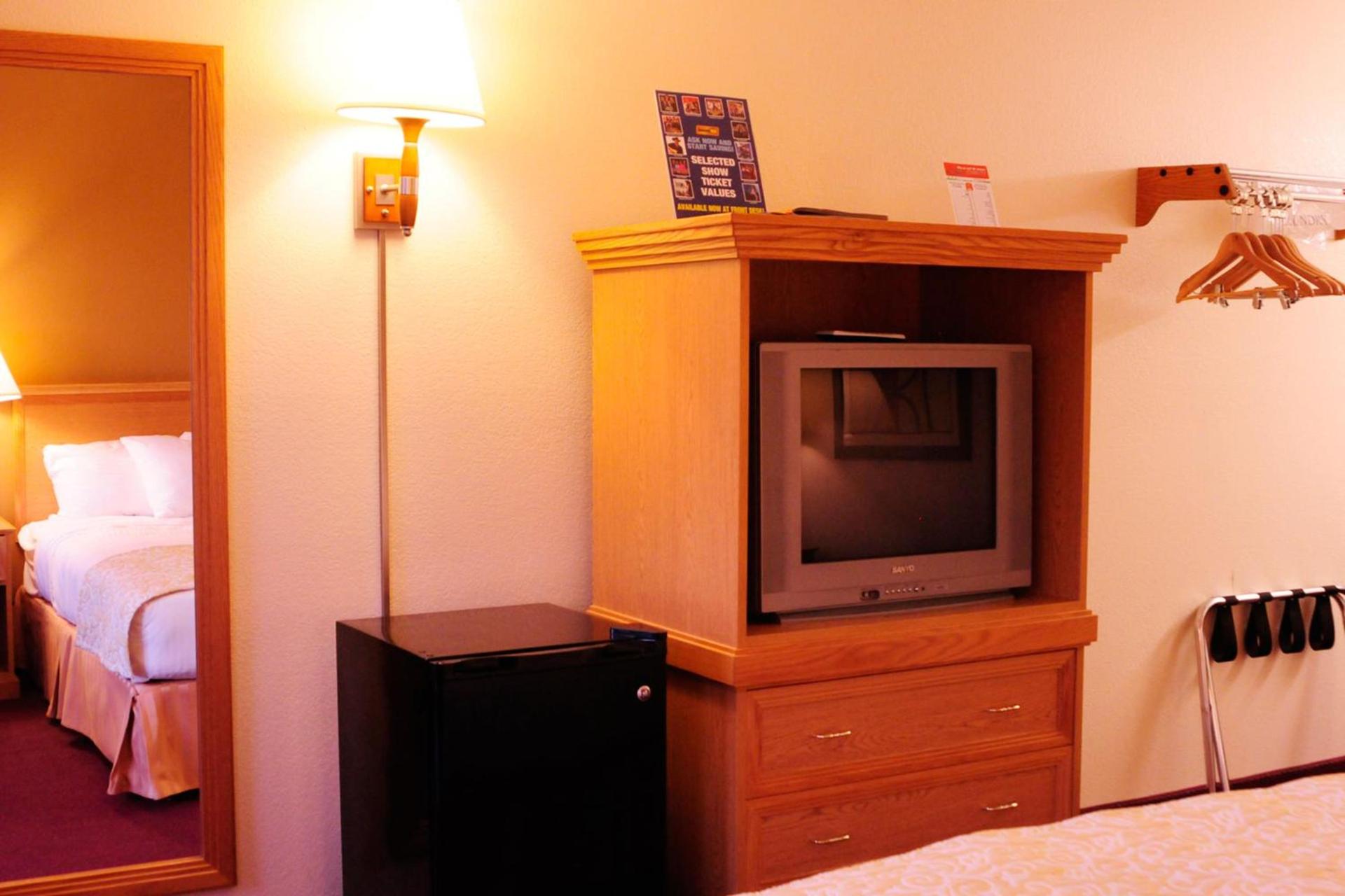 Whispering Hills Inn photo 21