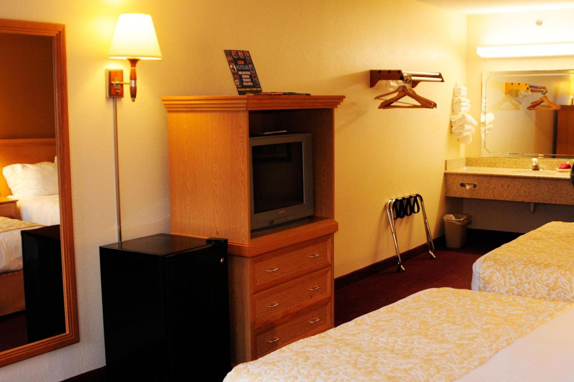 Whispering Hills Inn photo 24