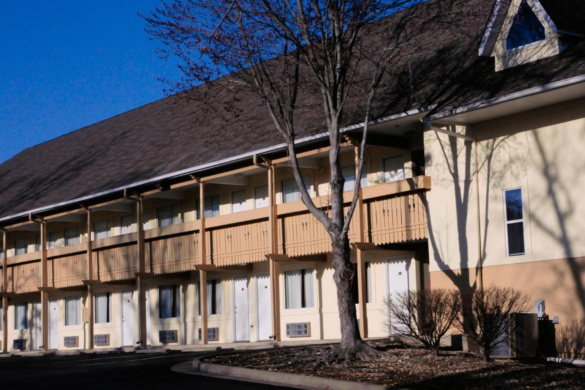 Brookwood Inn Branson photo 2