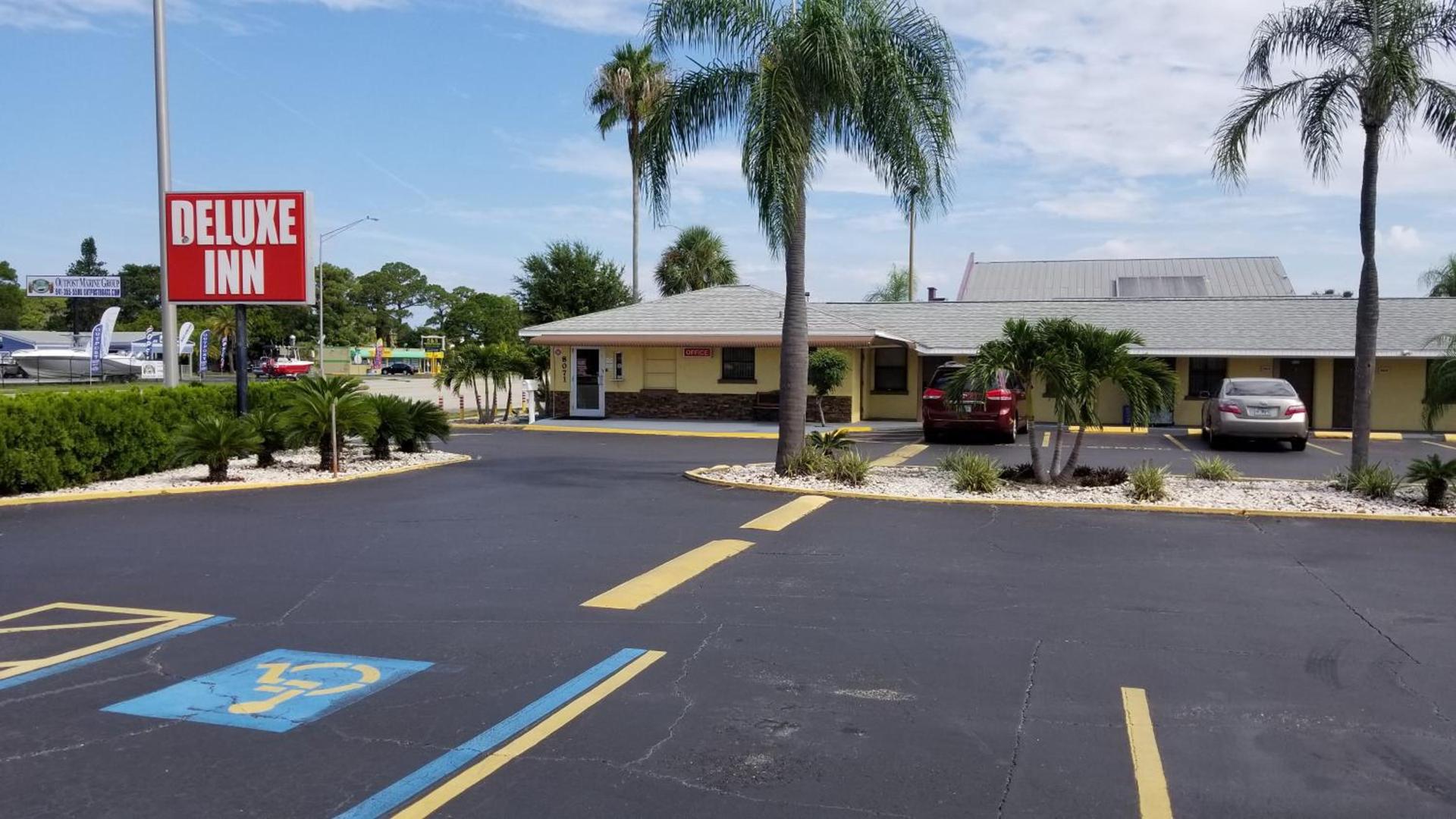 Deluxe Inn - Sarasota photo 2