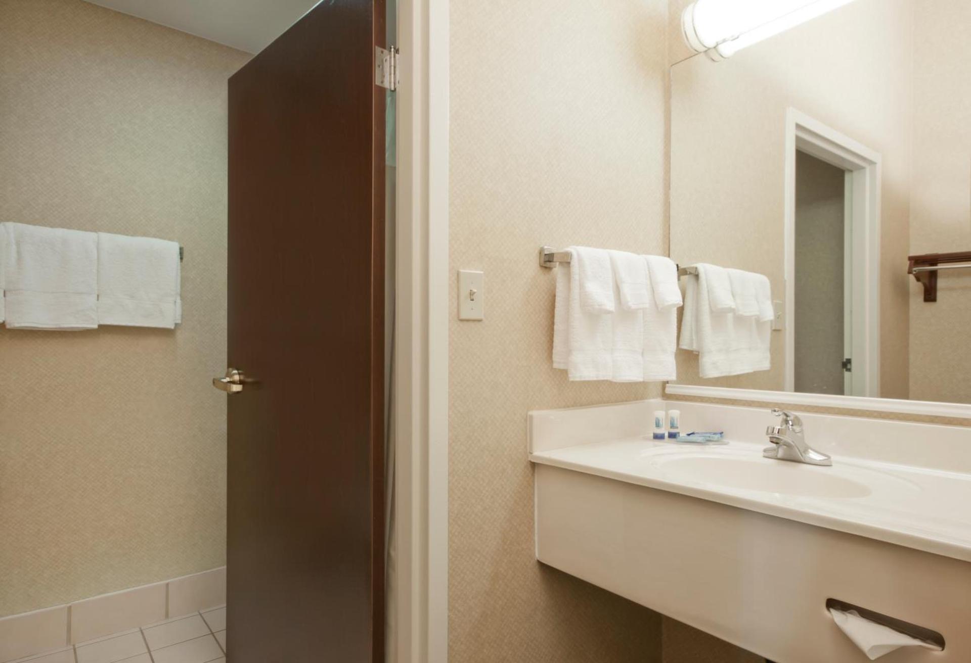 Best Western Plus Paper Valley Hotel photo 13