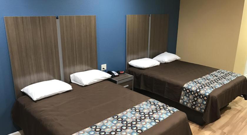Deluxe Inn & Suites - Baytown photo 7