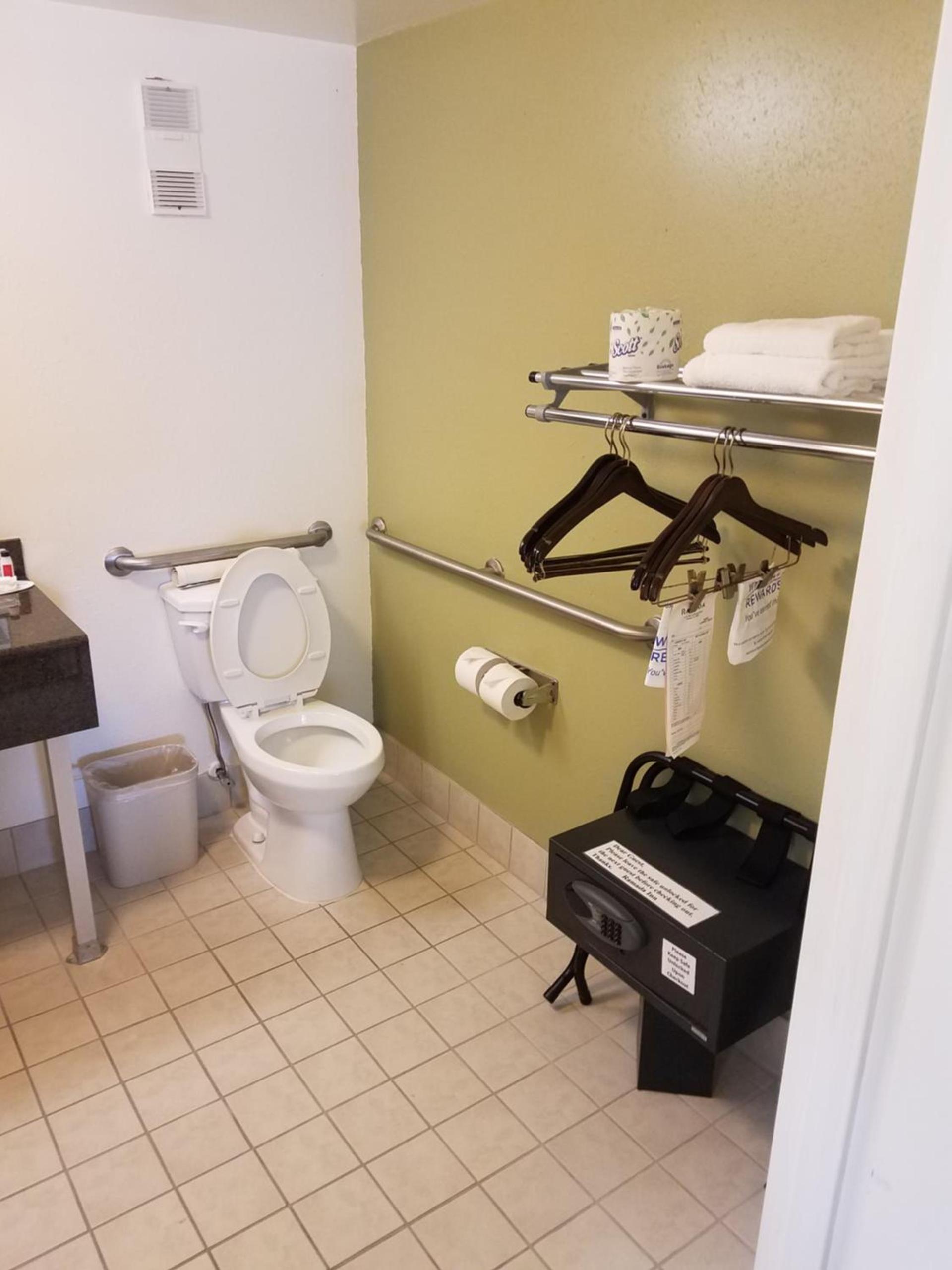 Ramada by Wyndham Temple Terrace/Tampa North photo 36
