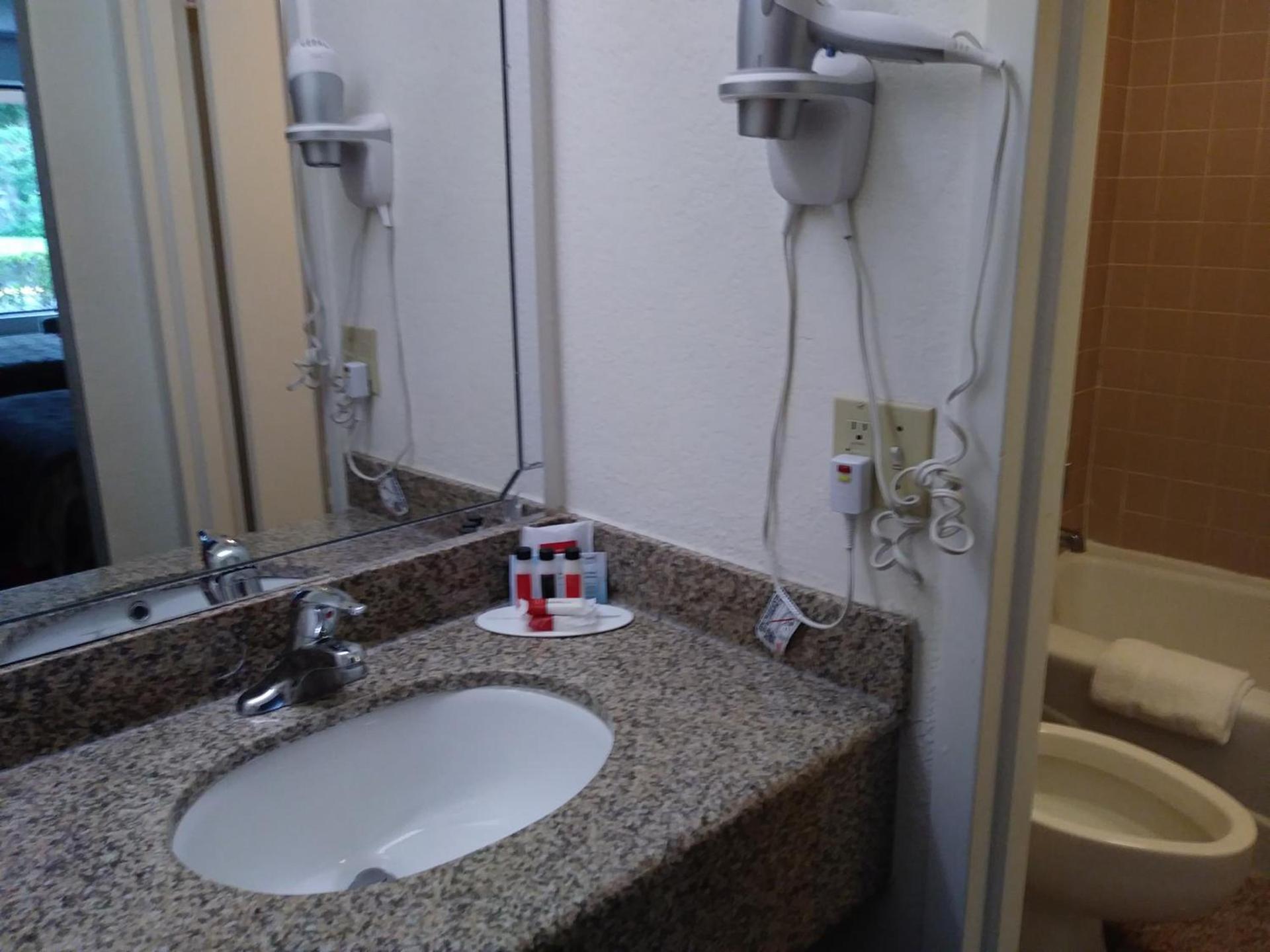 Ramada by Wyndham Temple Terrace/Tampa North photo 25