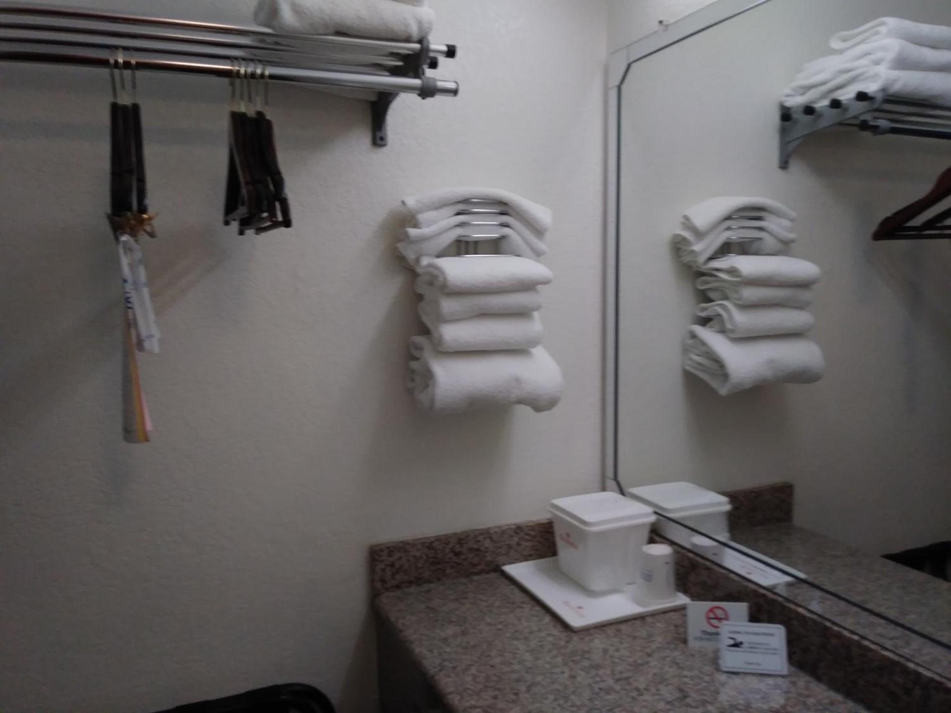 Ramada by Wyndham Temple Terrace/Tampa North photo 20