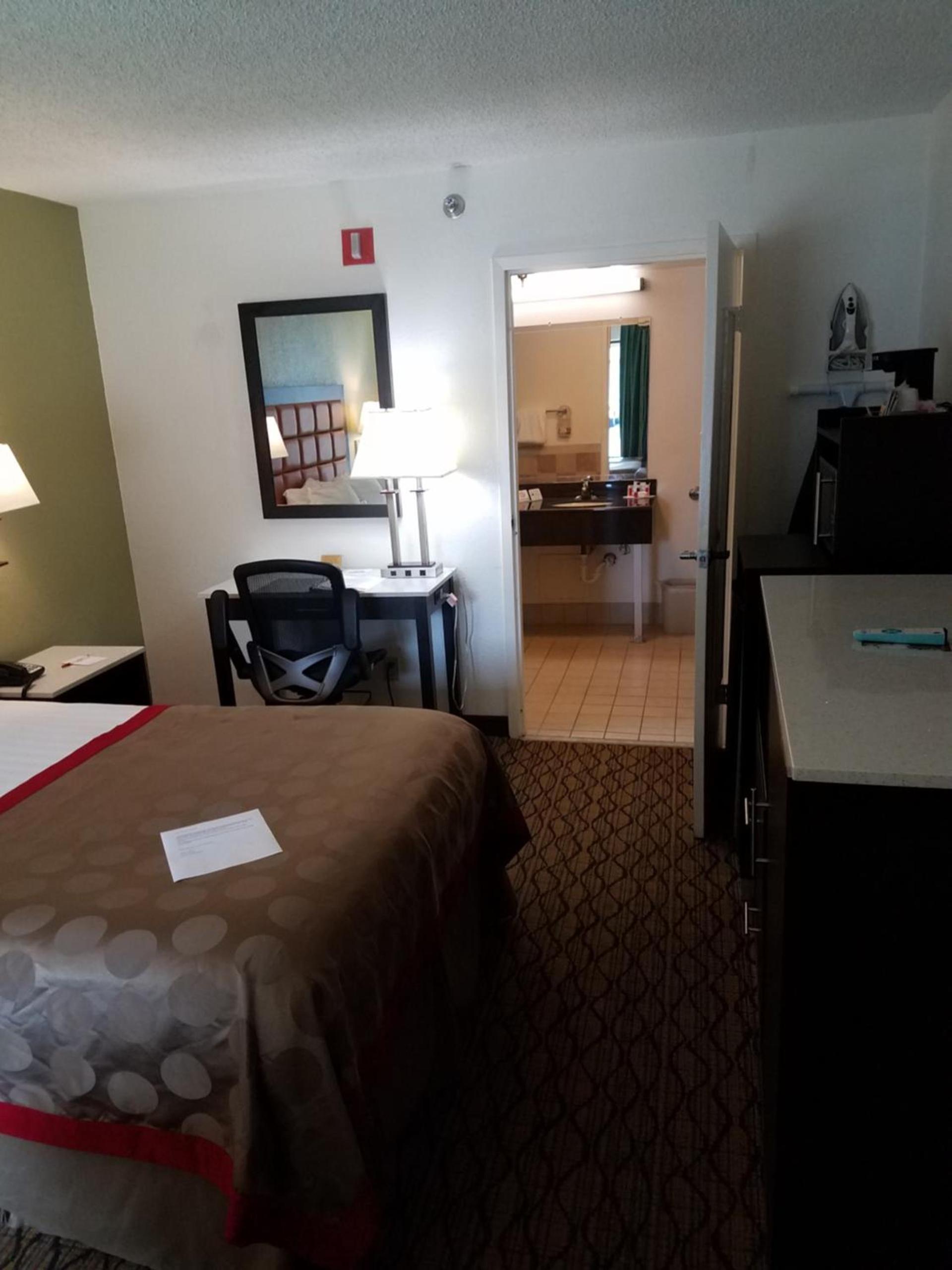 Ramada by Wyndham Temple Terrace/Tampa North photo 27