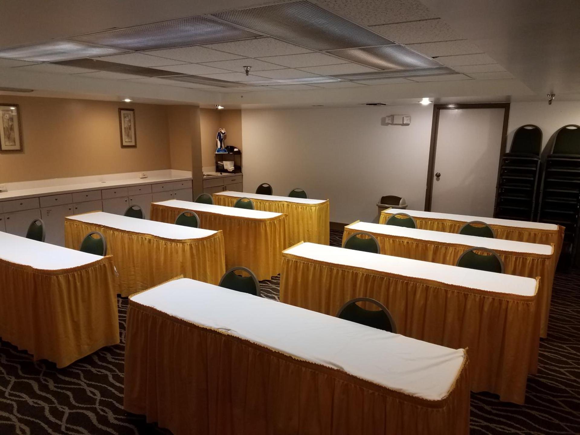 Ramada by Wyndham Temple Terrace/Tampa North photo 28