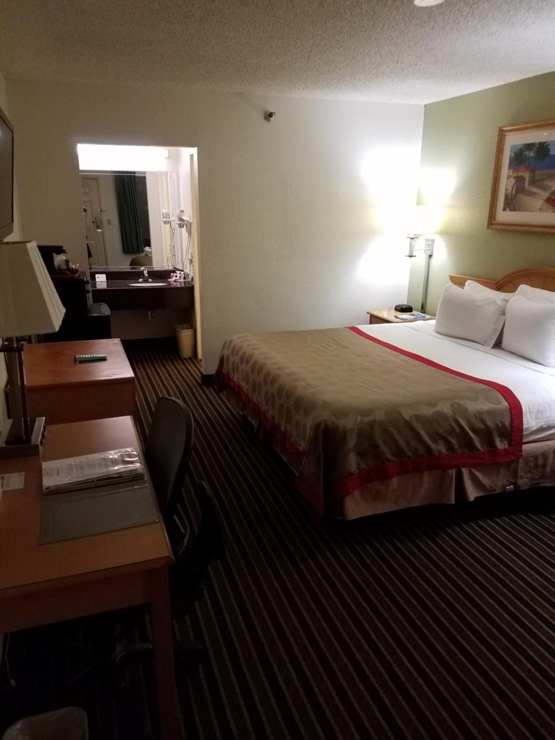 Ramada by Wyndham Temple Terrace/Tampa North photo 31