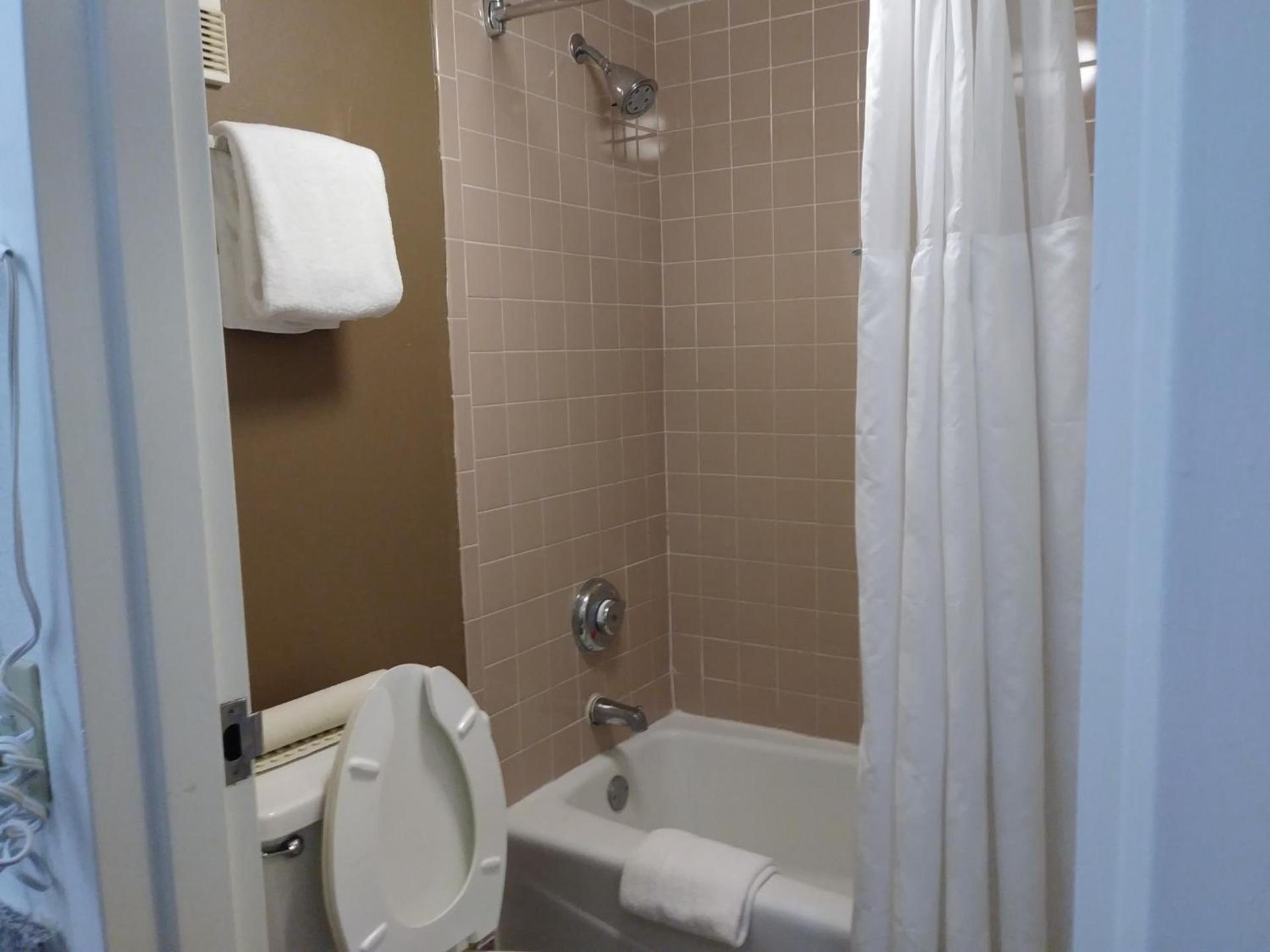 Ramada by Wyndham Temple Terrace/Tampa North photo 22