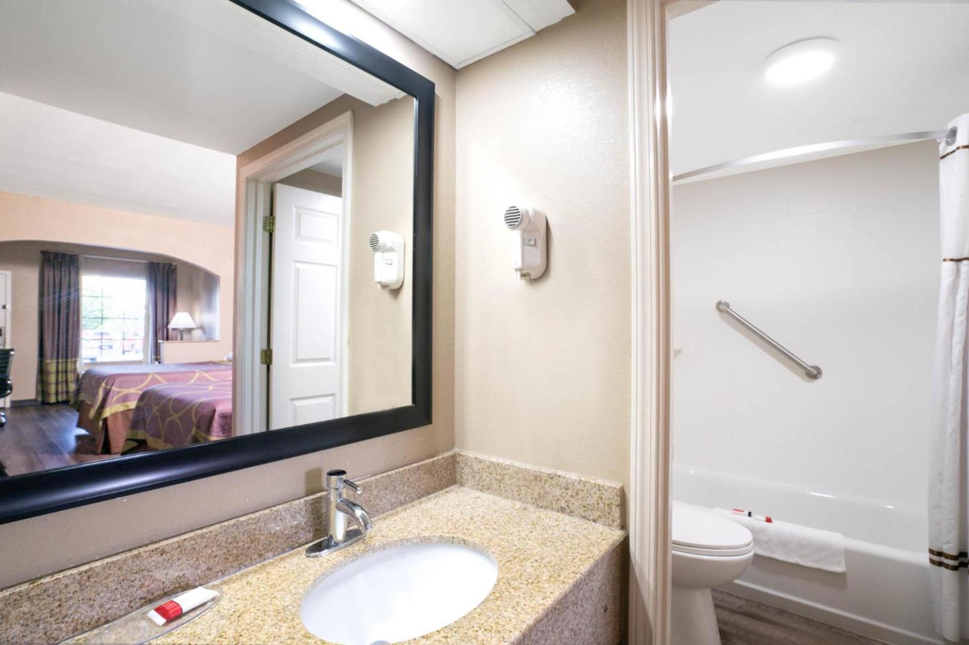 Super 8 by Wyndham Murfreesboro photo 26