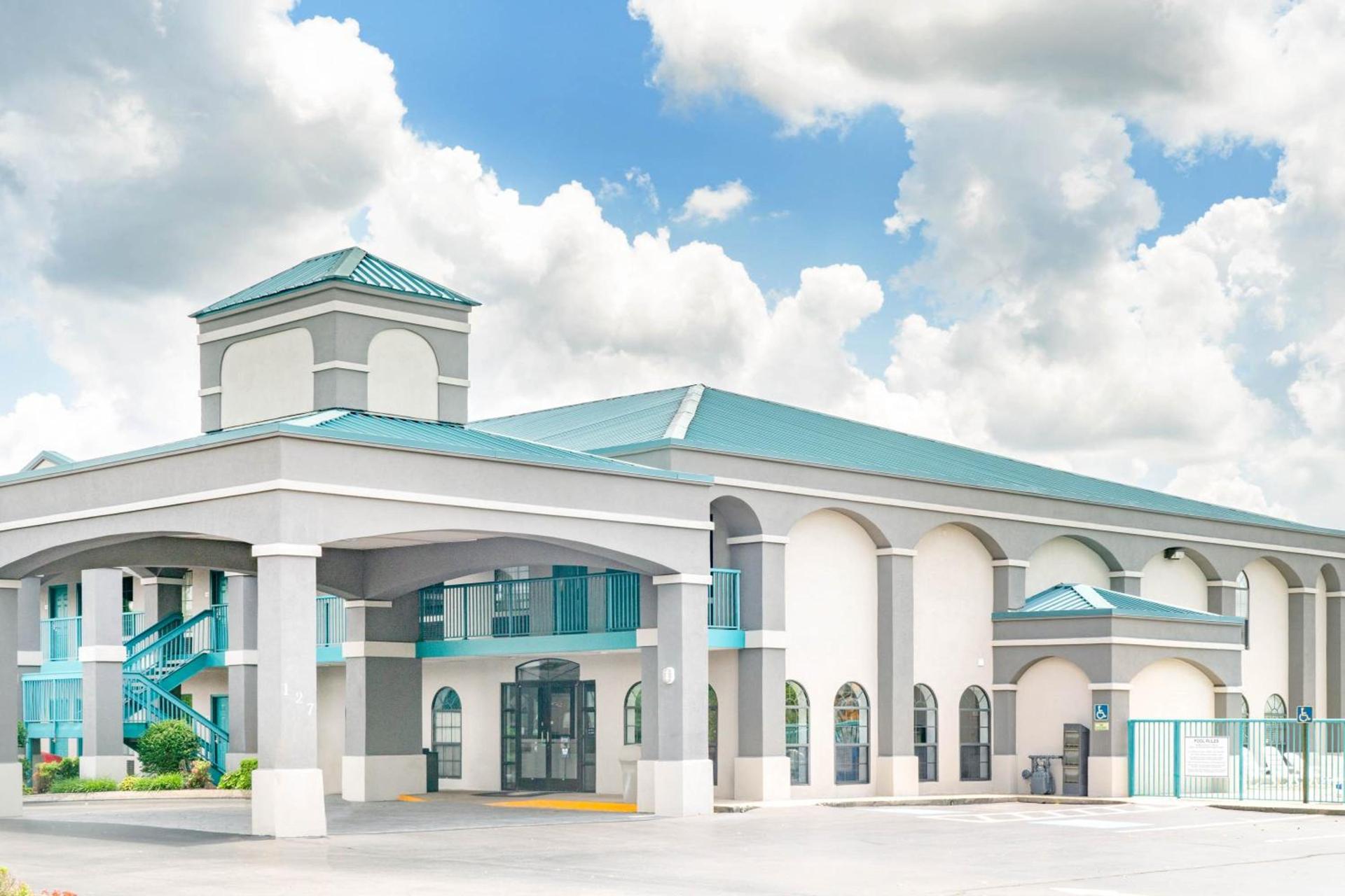 Super 8 by Wyndham Murfreesboro photo 29