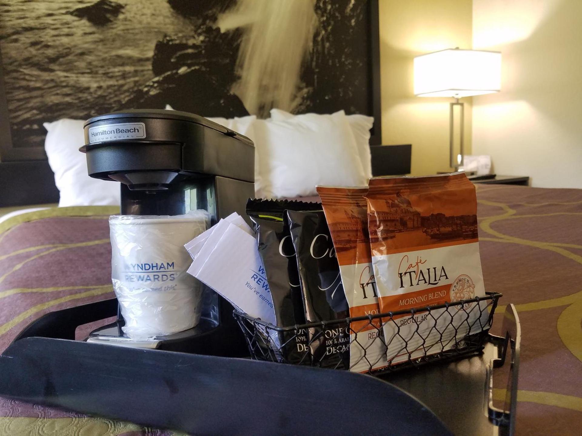 Super 8 by Wyndham Independence Kansas City photo 20